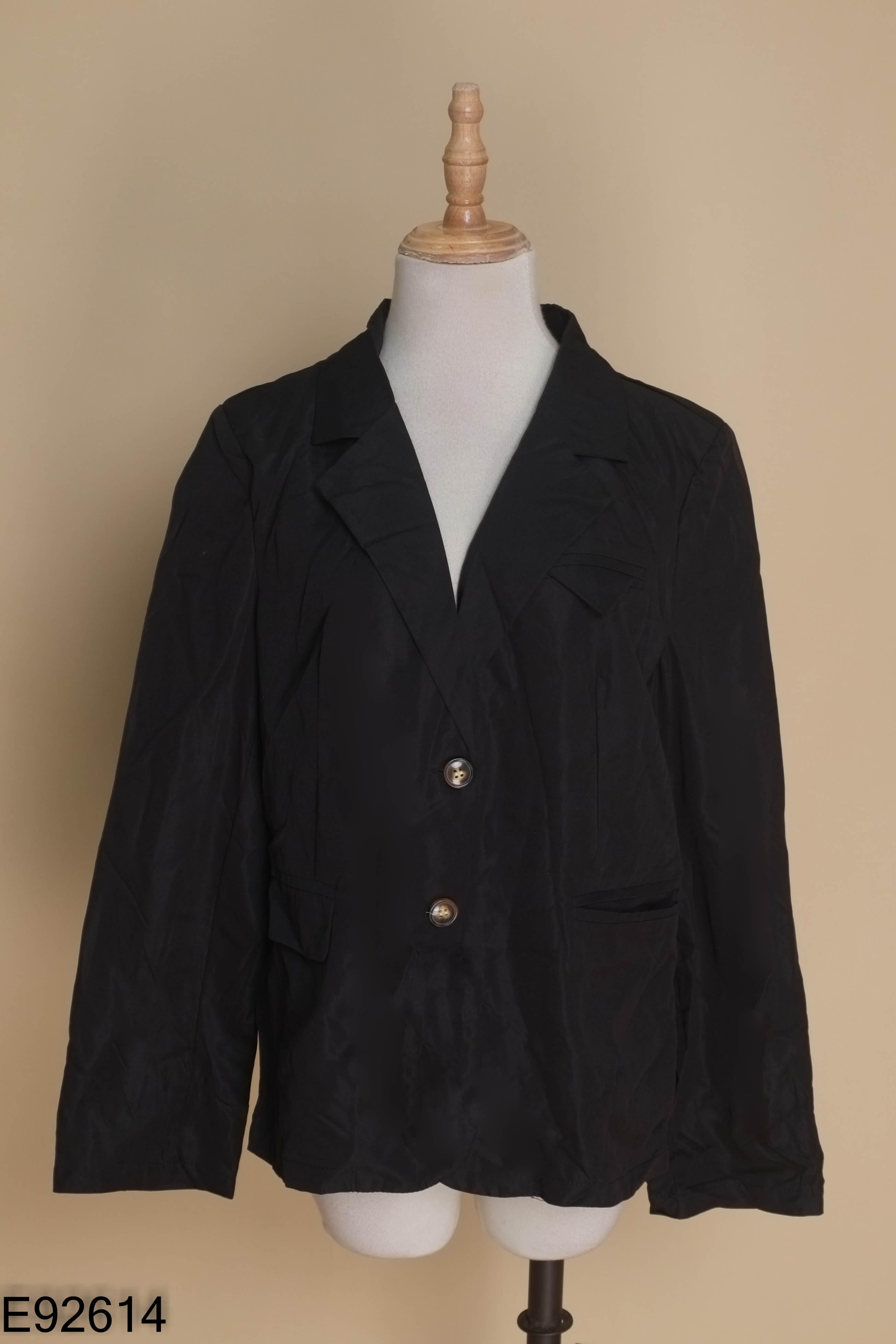 Áo blazers đen mỏng