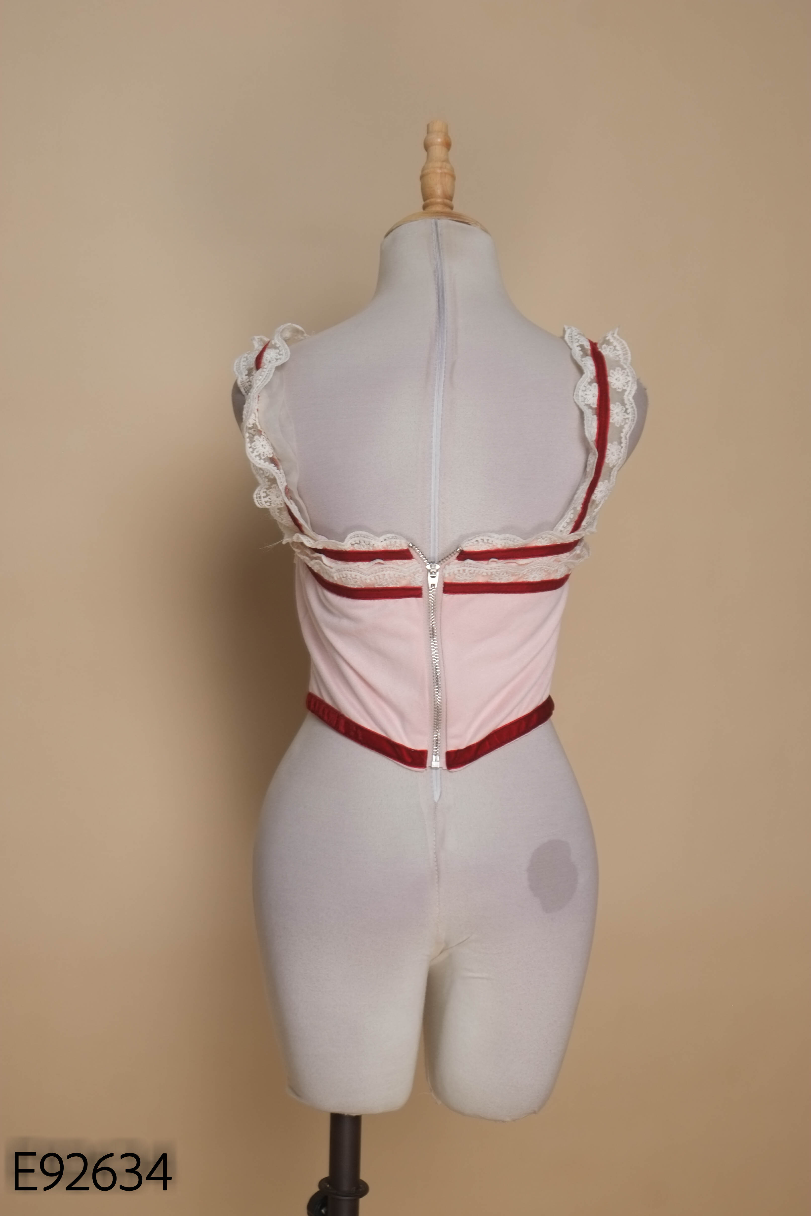 Áo croptop hai dây hồng phối ren