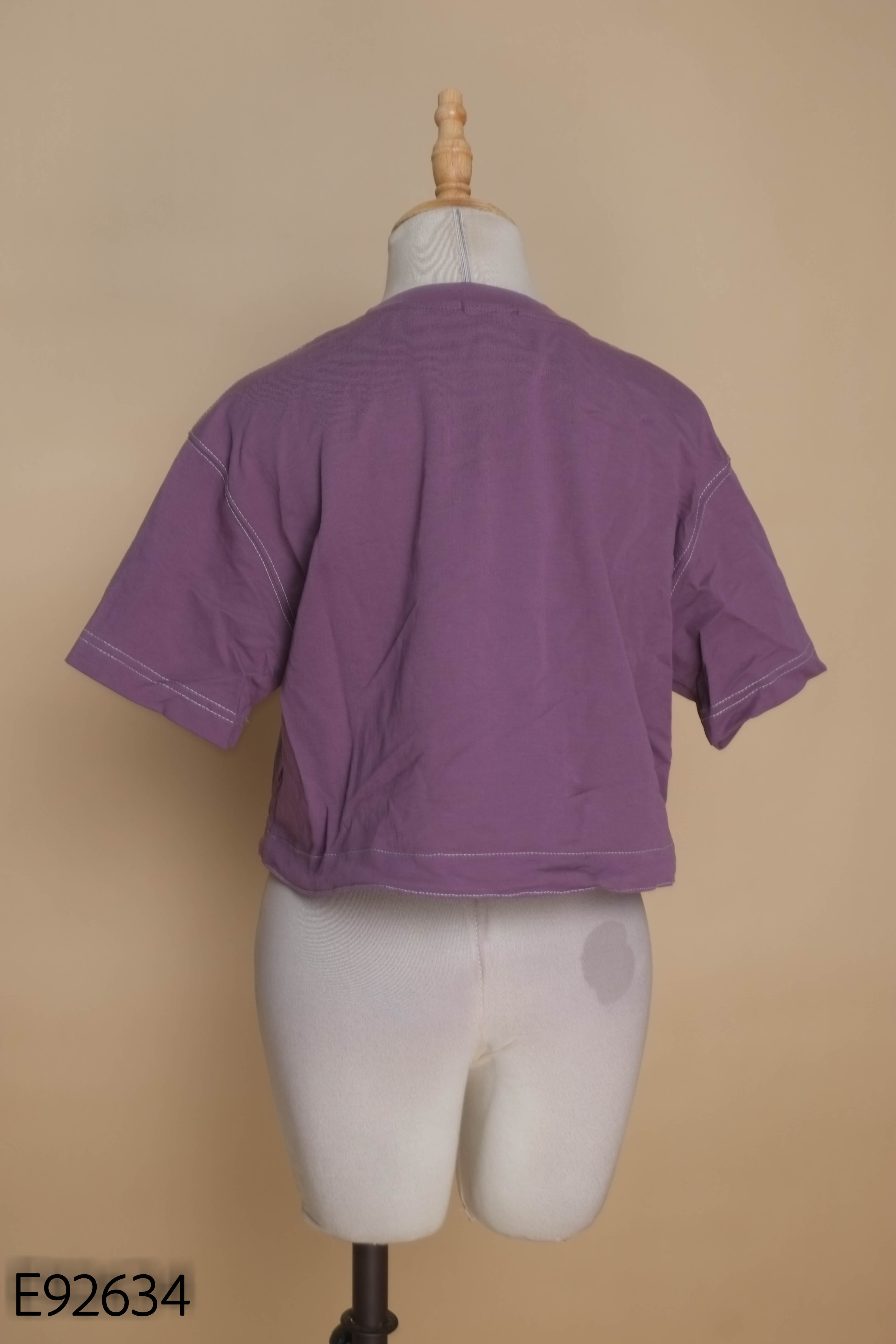 Áo croptop tím in chữ