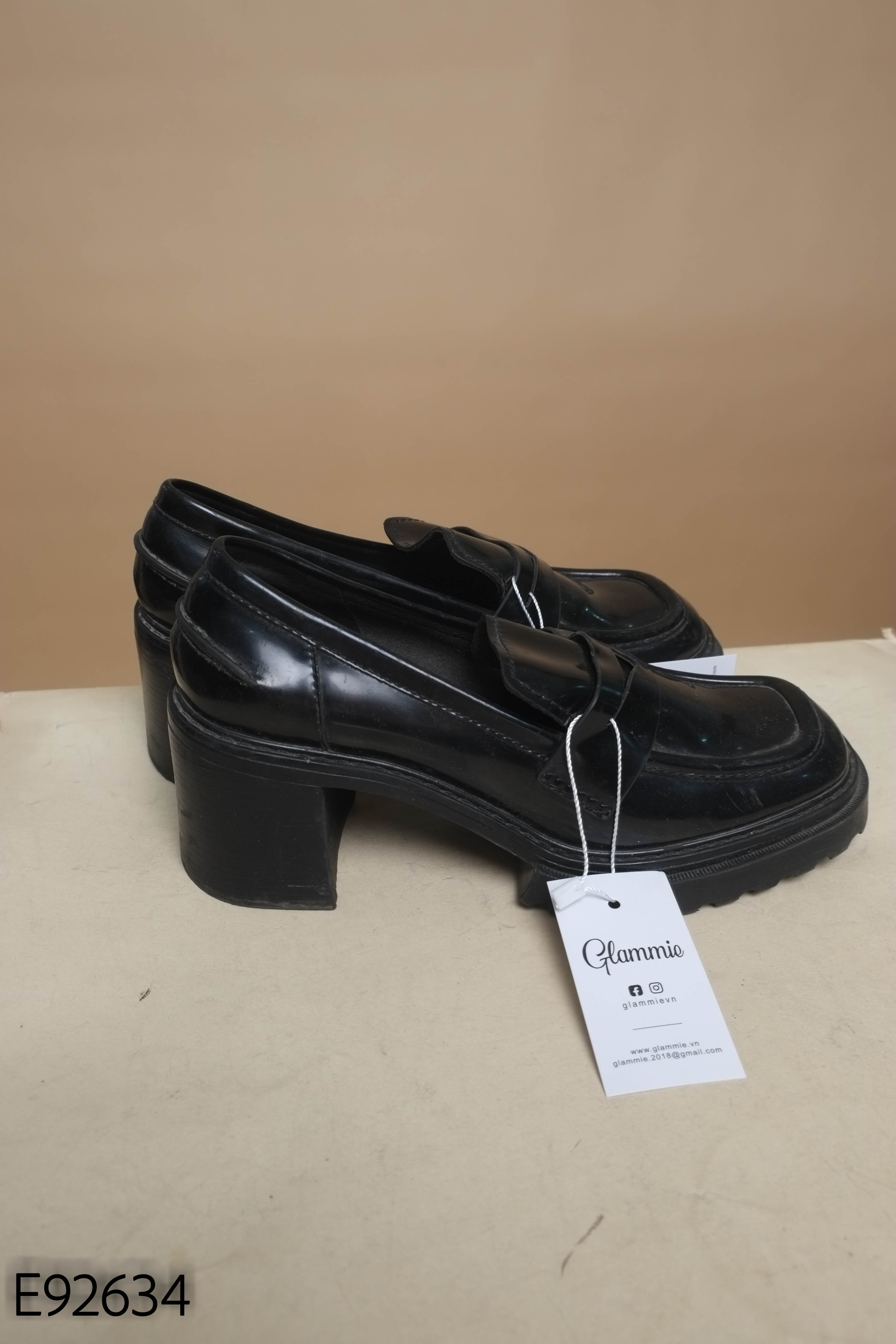 Giày lolita đen CHARLES & KEITH cao gót