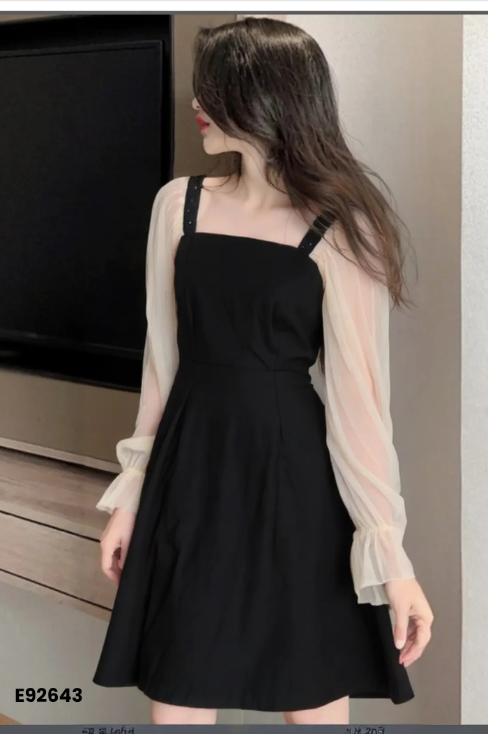 Váy đen tay lưới be