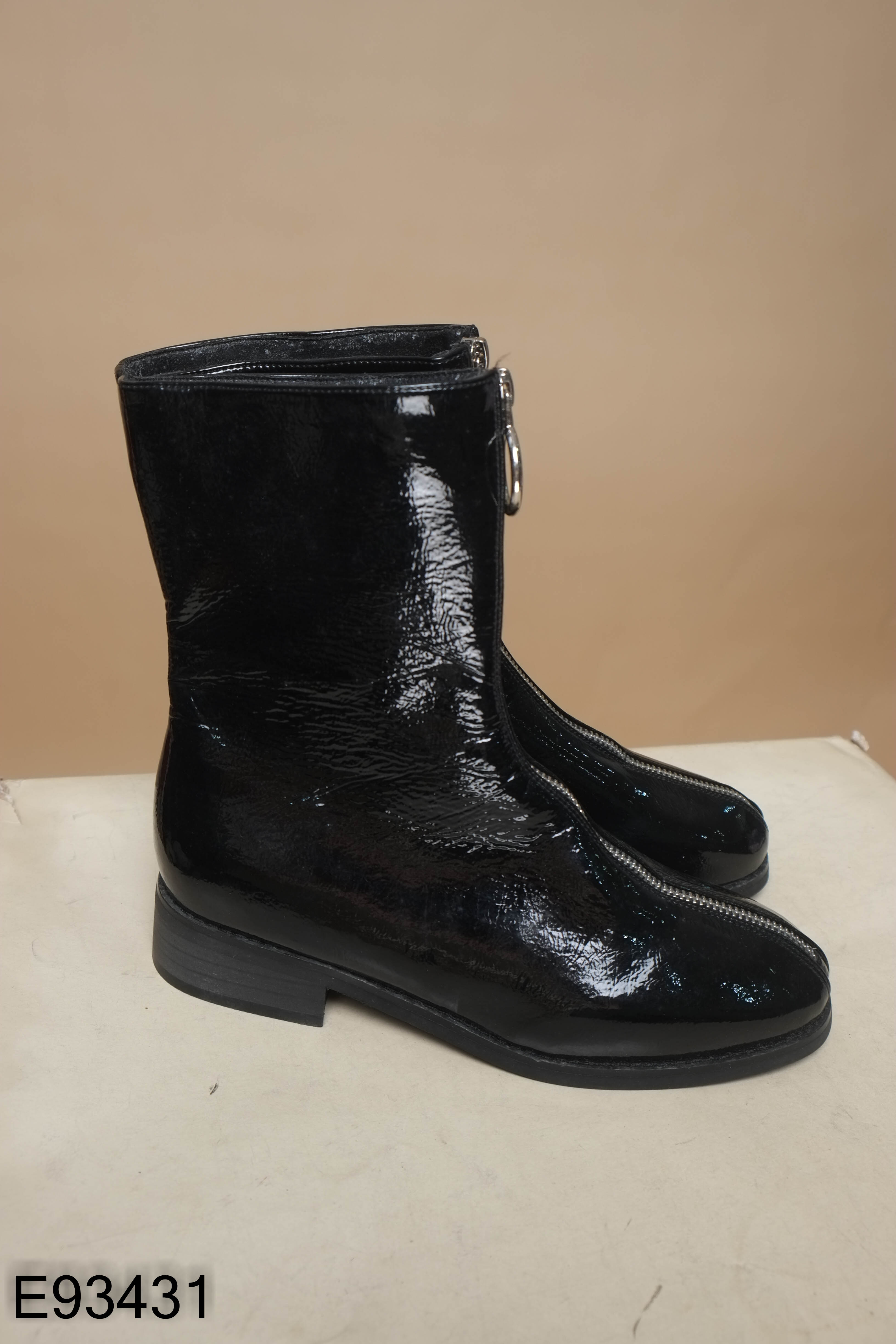 Giày boots đen da bóng