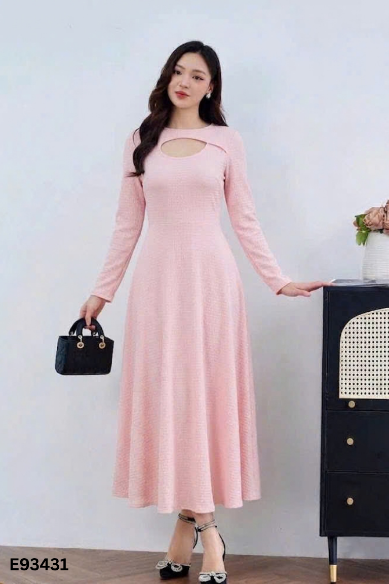 Váy CCHAT hồng xoắn cổ