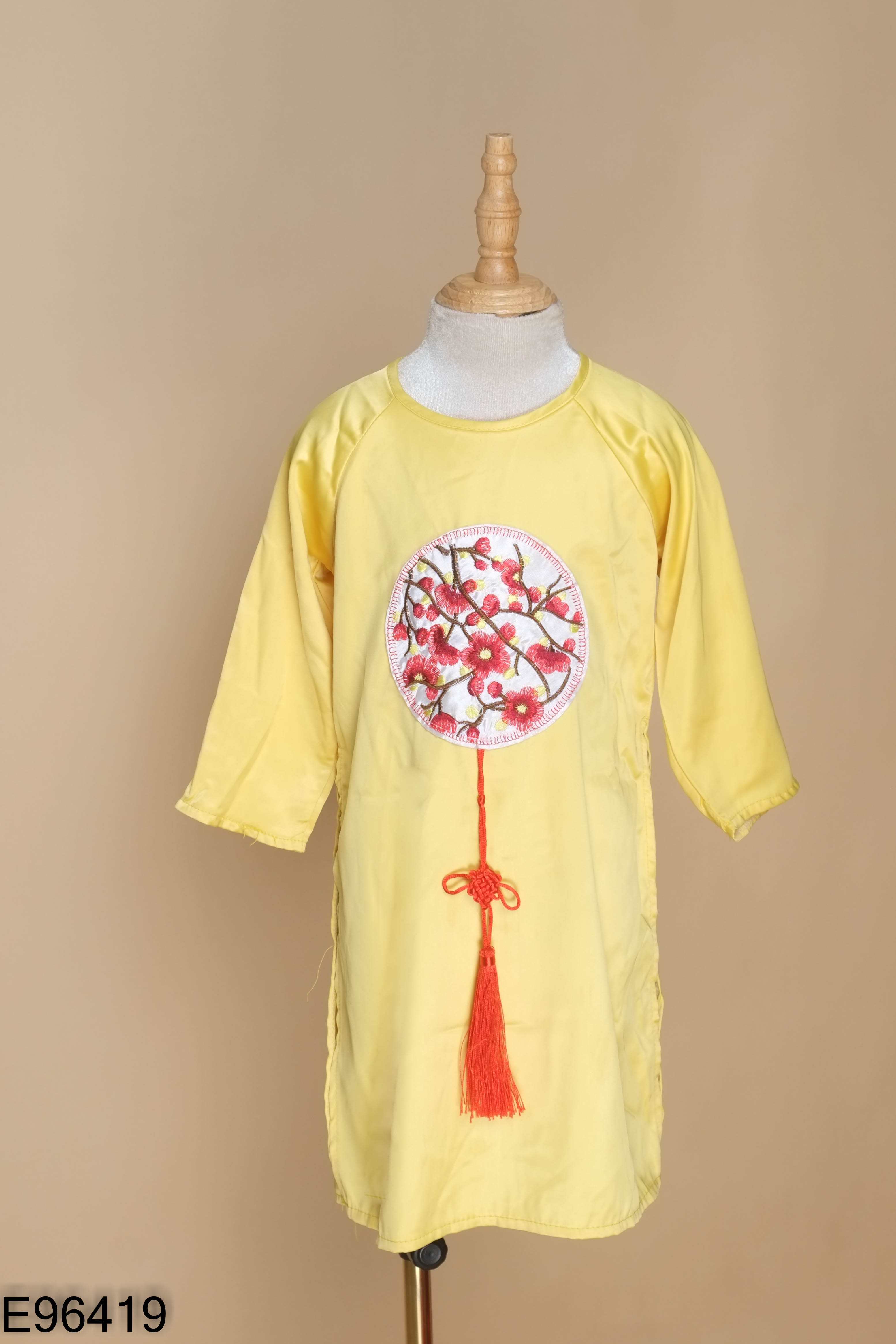 Áo dài lụa vàng thêu hoa KIDS