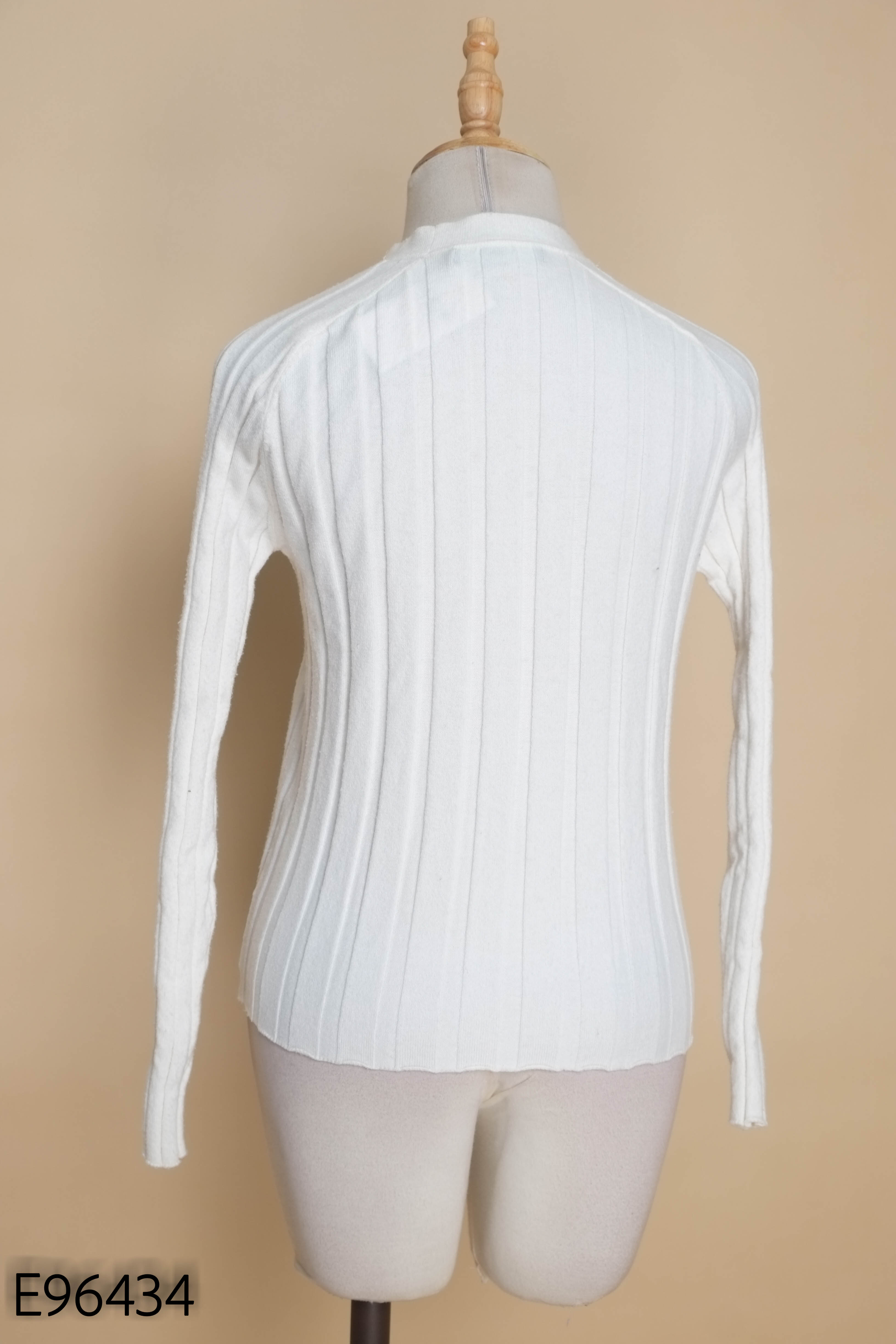 Cardigans MNG trắng cổ tim
