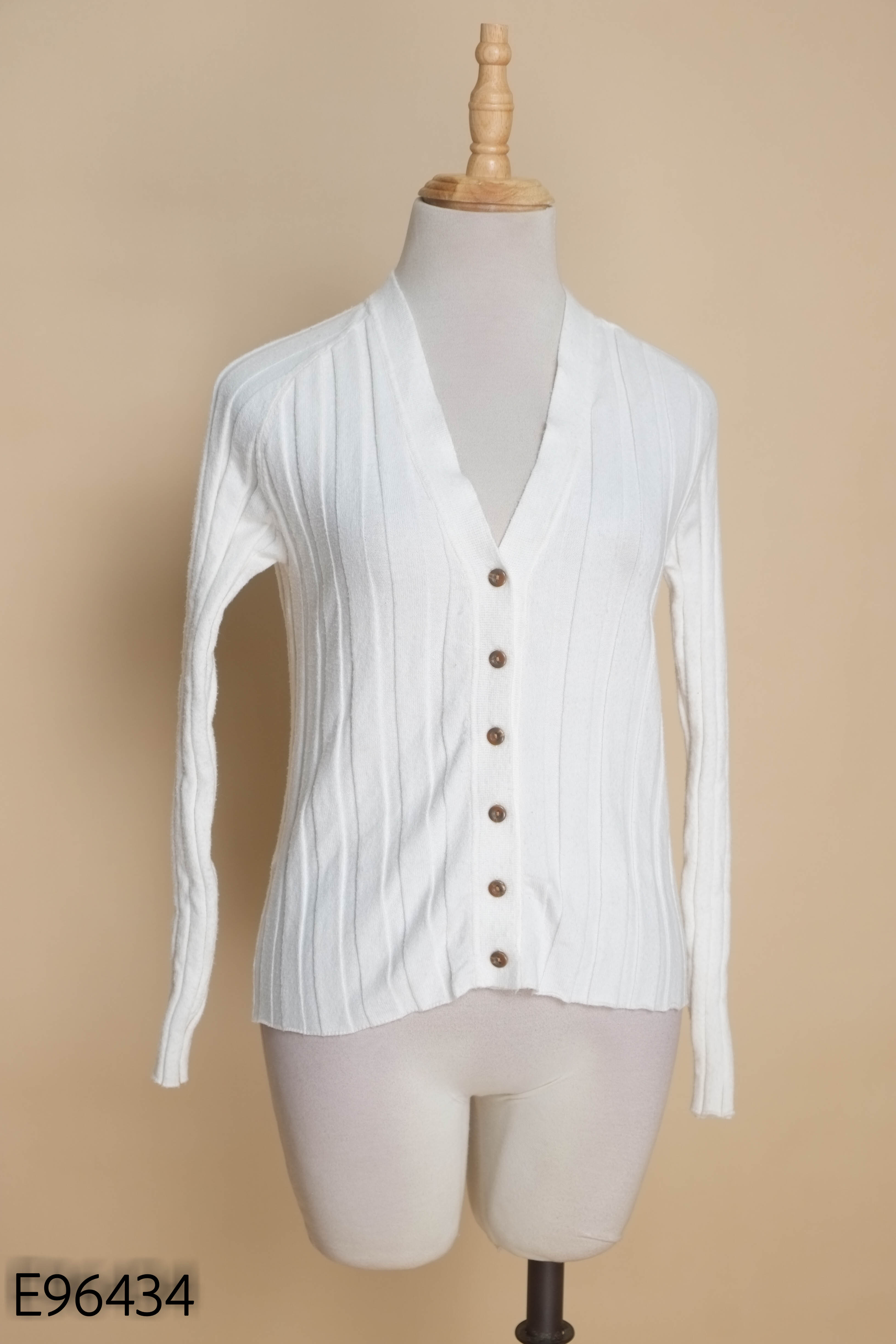 Cardigans MNG trắng cổ tim