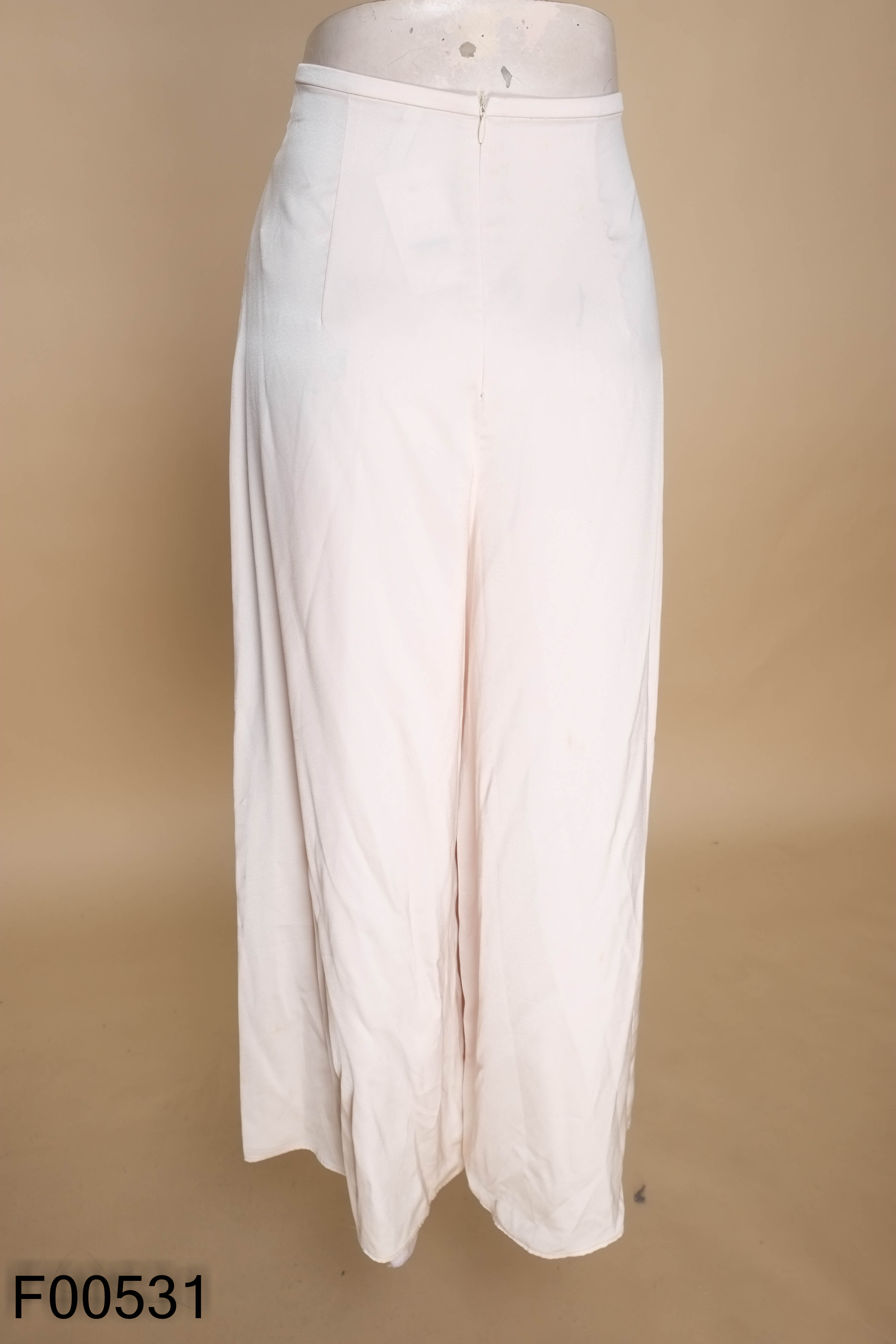 Quần D.CHIC kem lụa