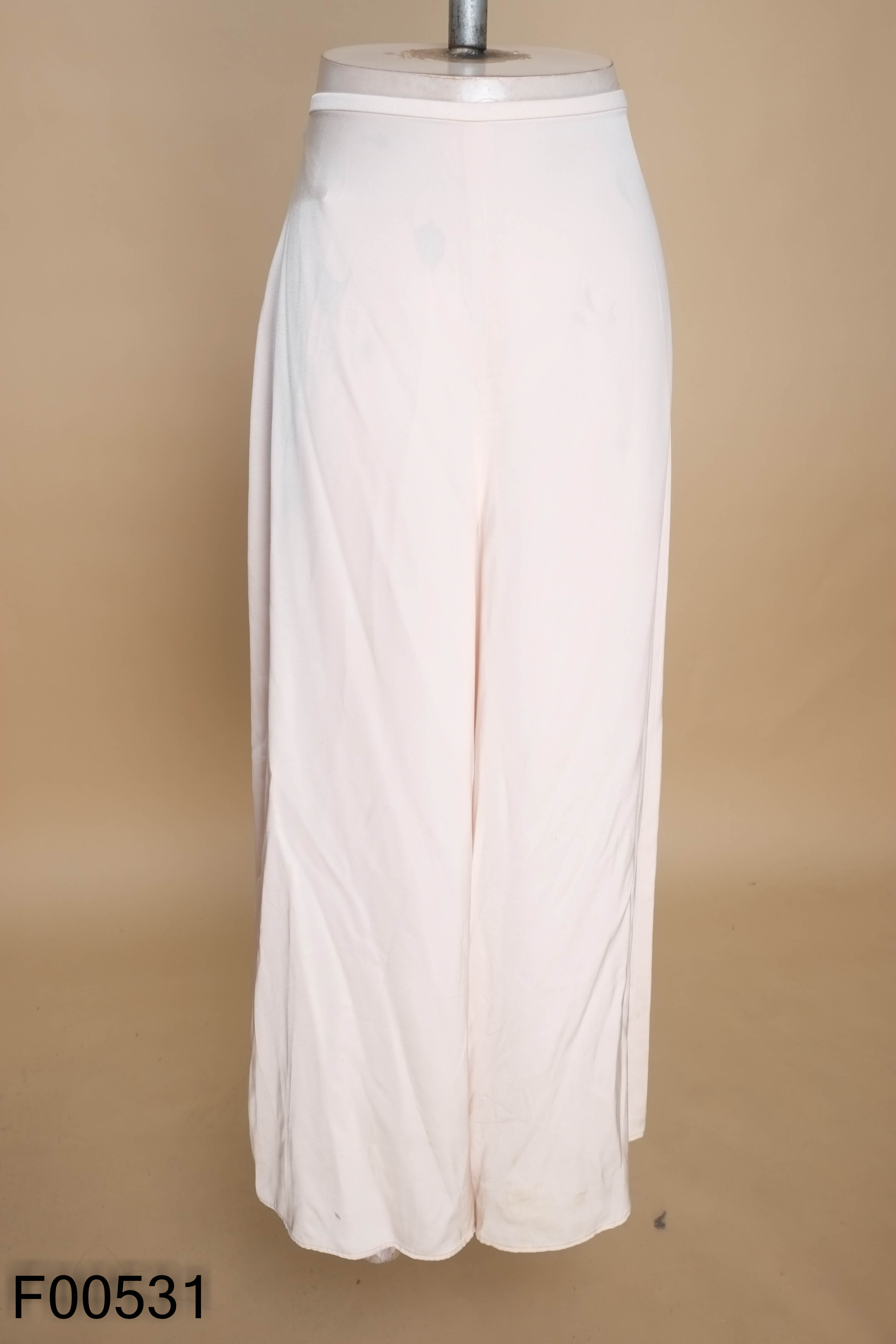 Quần D.CHIC kem lụa