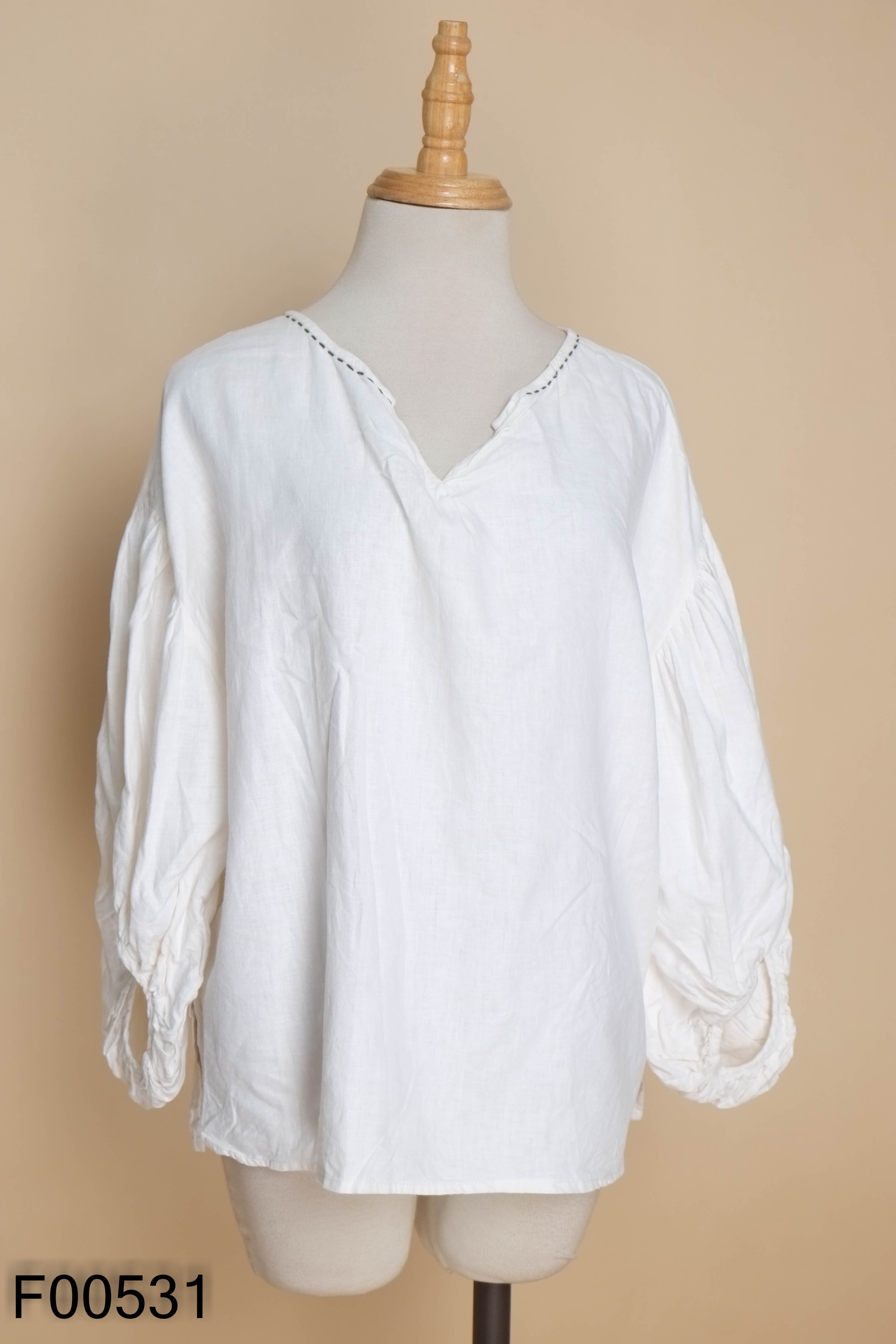 Áo linen be viền chỉ tay phồng