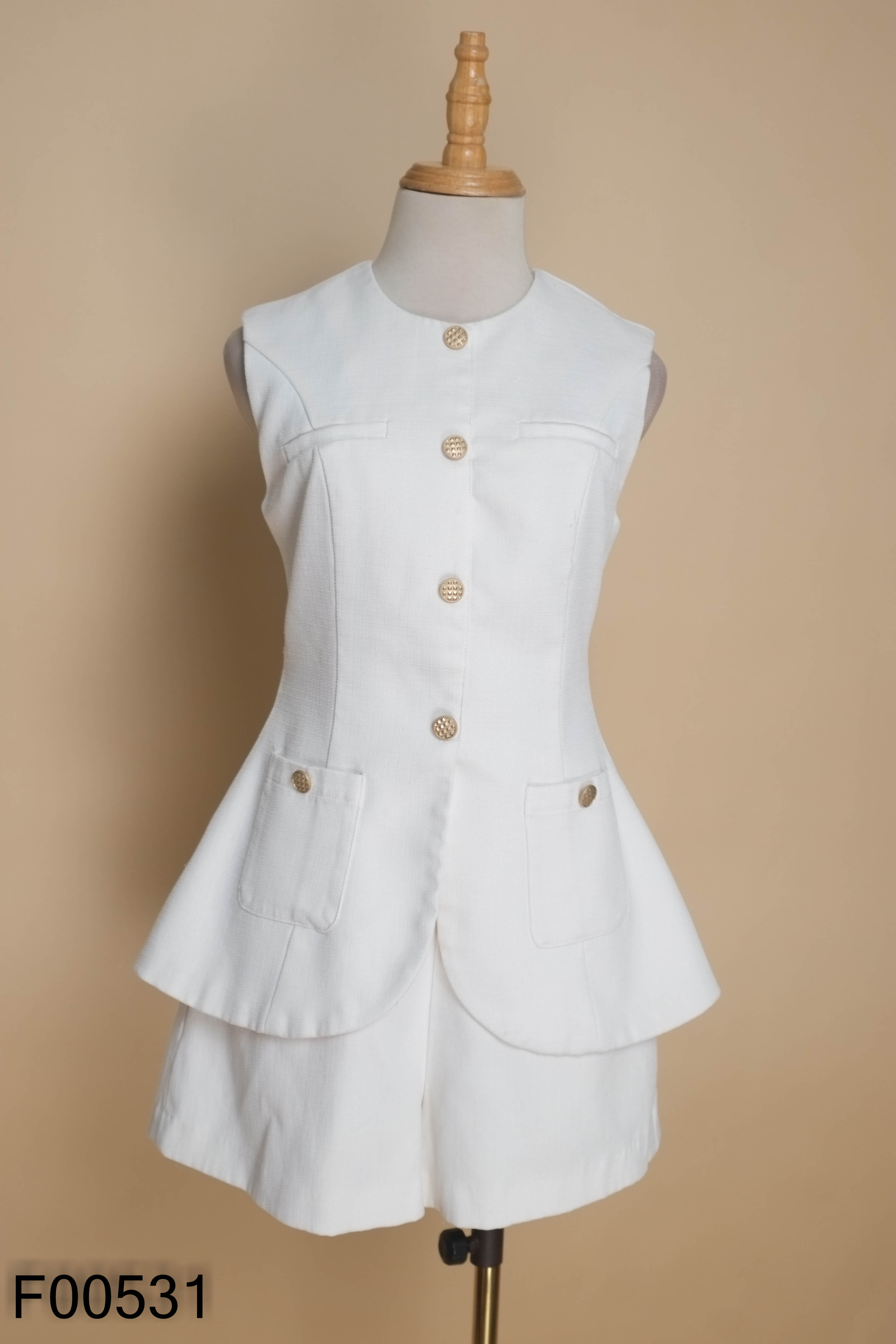 Set Áo trắng RECHIC phối cúc + quần shorts