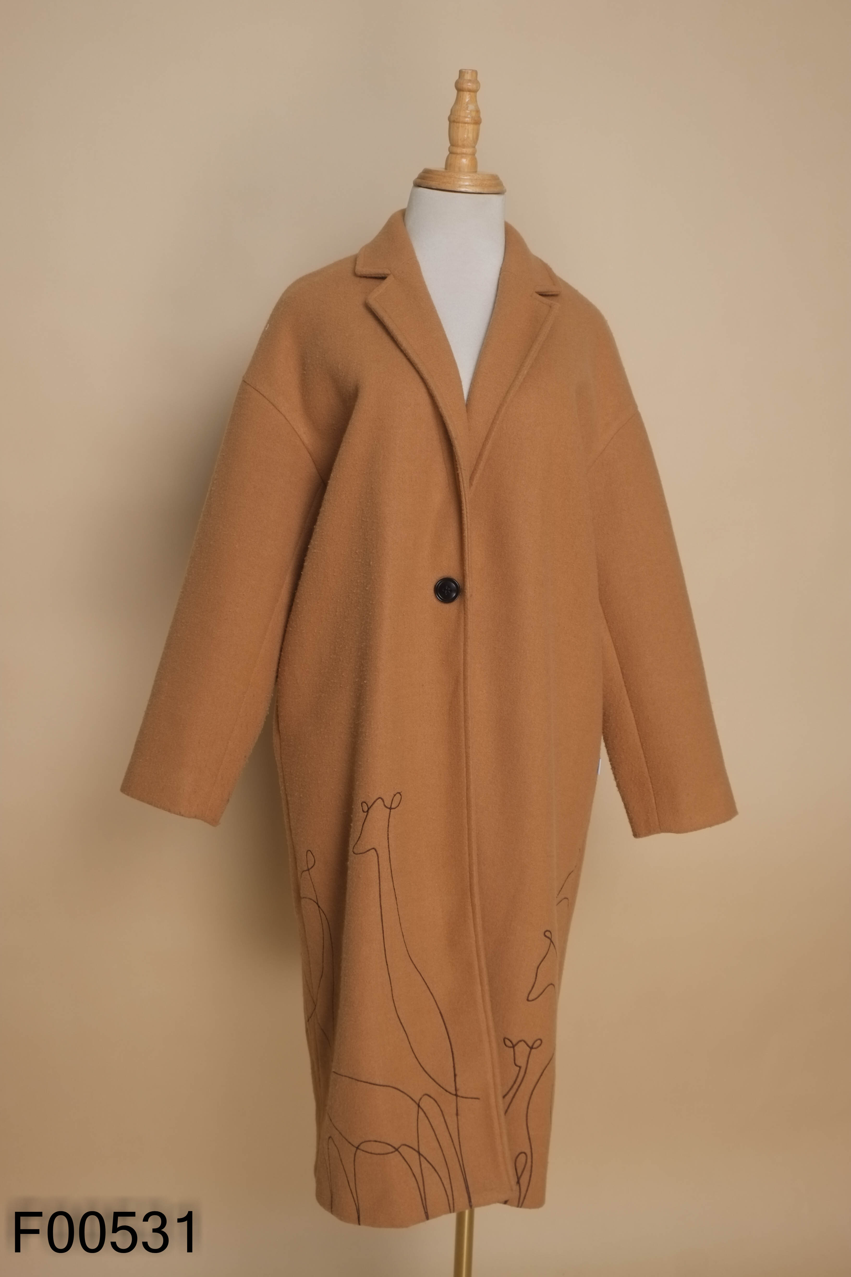 Áo khoác dạ D.CHIC nâu be dài (xù nhẹ)