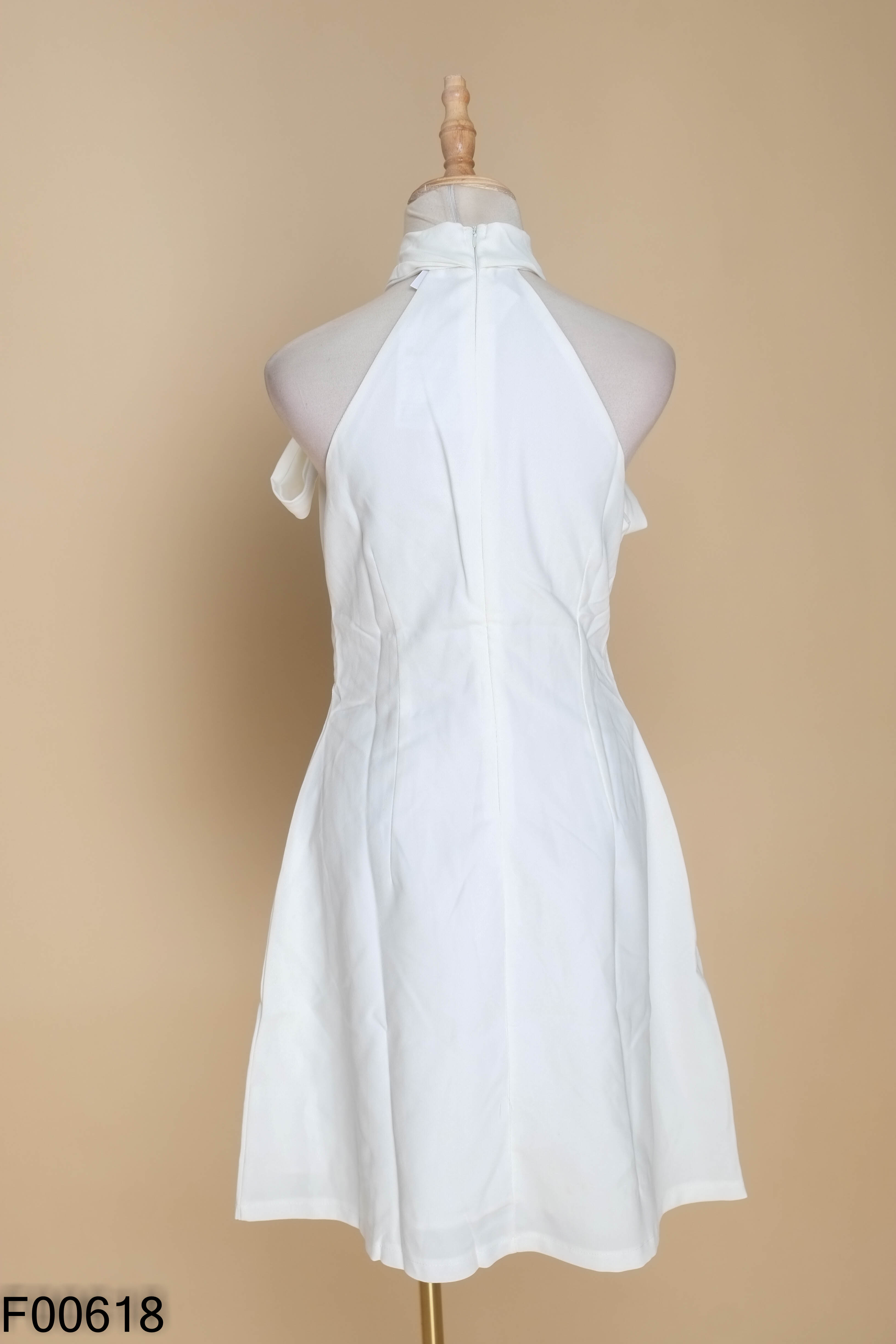 NEWTAG Váy kem CATELINE CLOTHING cổ yếm