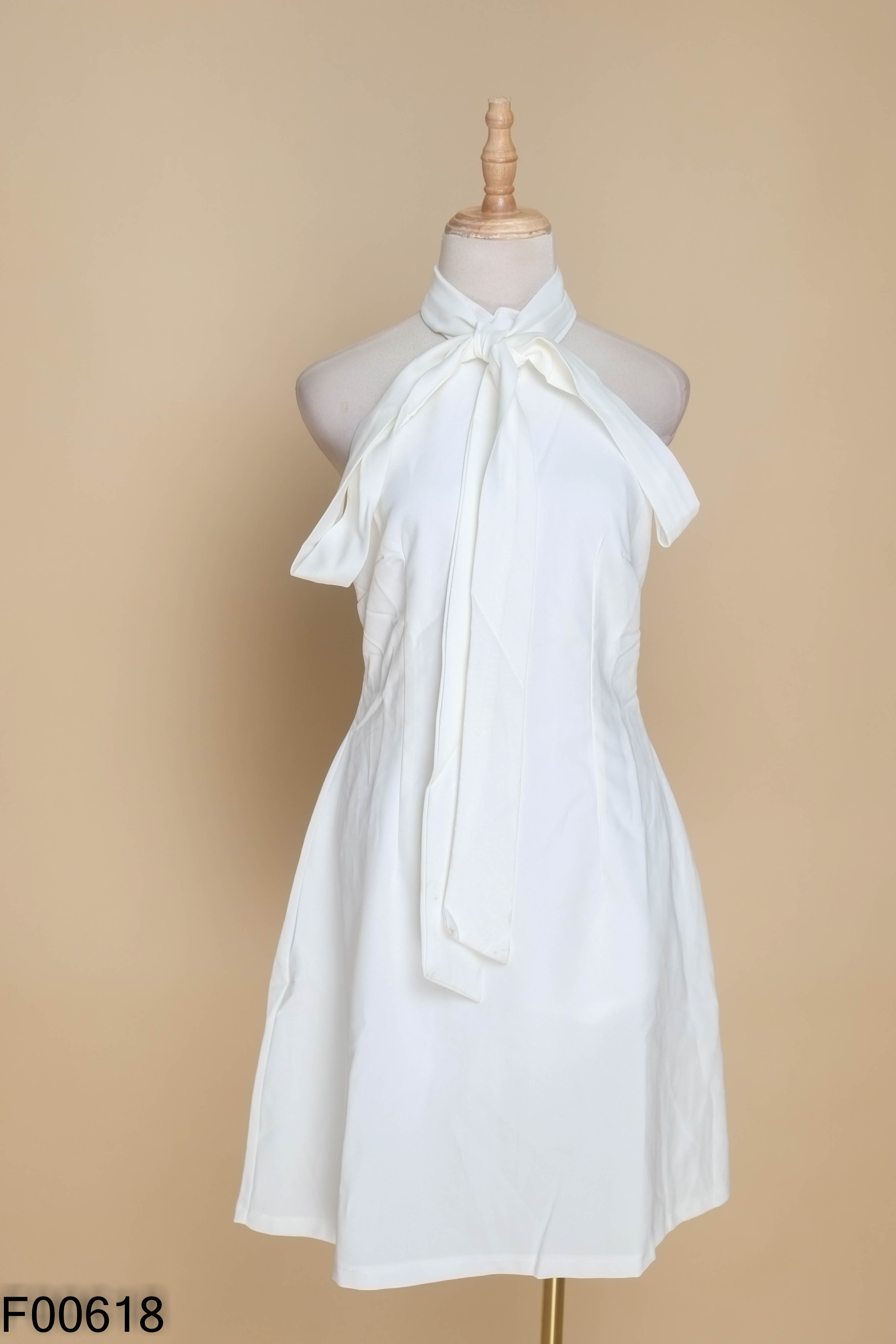 NEWTAG Váy kem CATELINE CLOTHING cổ yếm