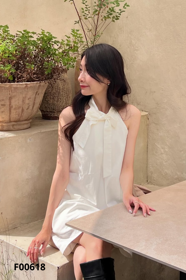 NEWTAG Váy kem CATELINE CLOTHING cổ yếm