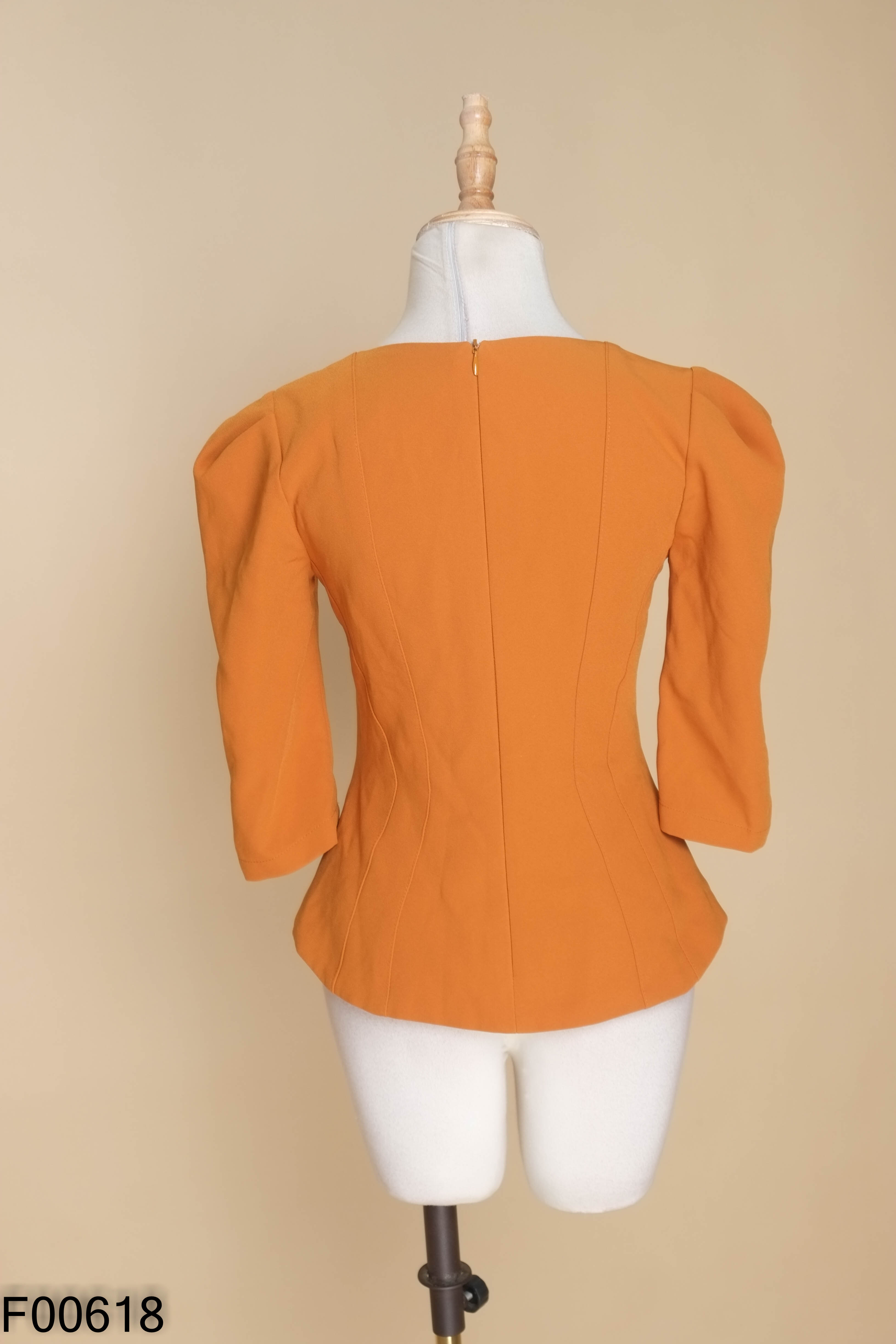 Áo nâu D.CHIC cổ vuông công sở