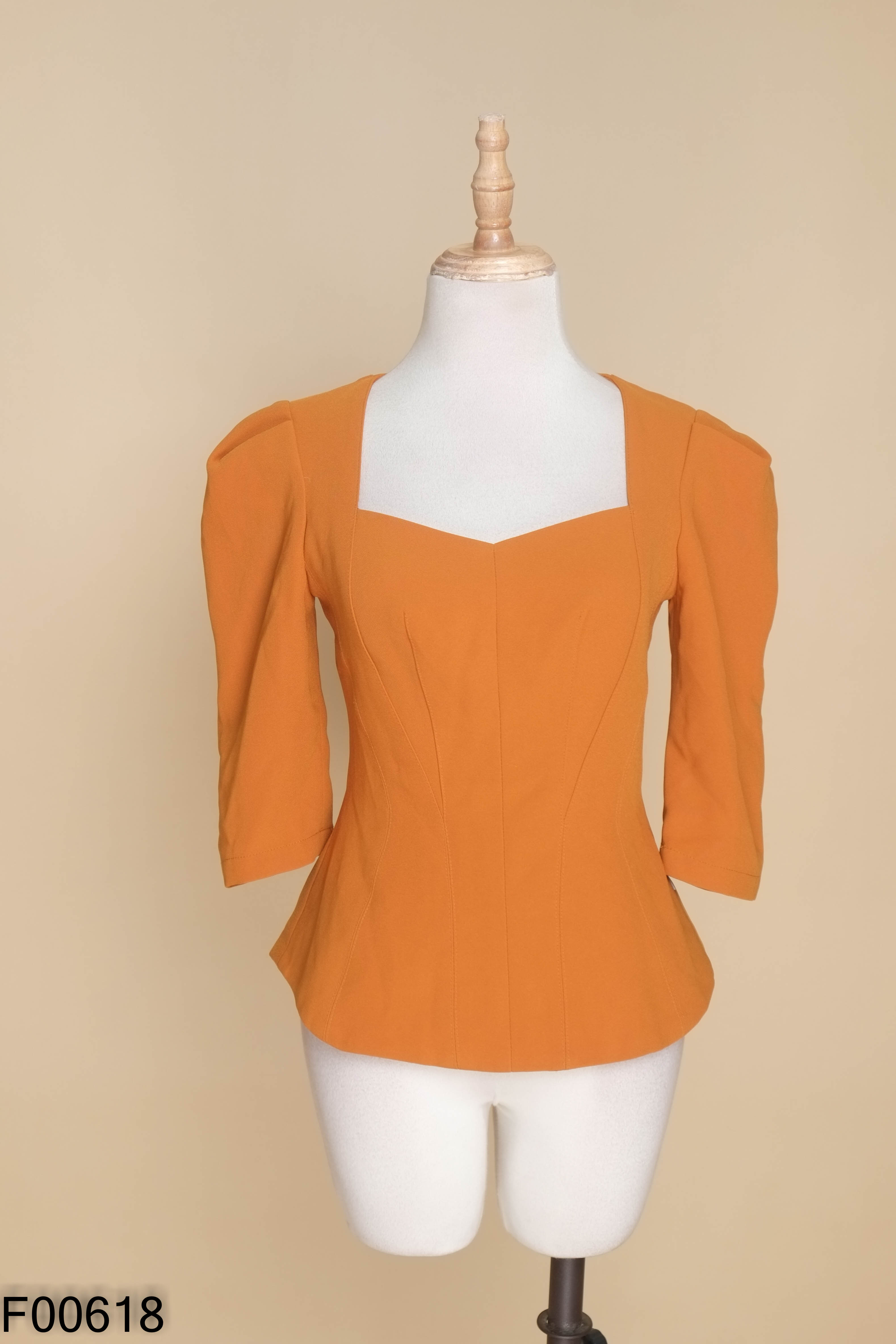 Áo nâu D.CHIC cổ vuông công sở