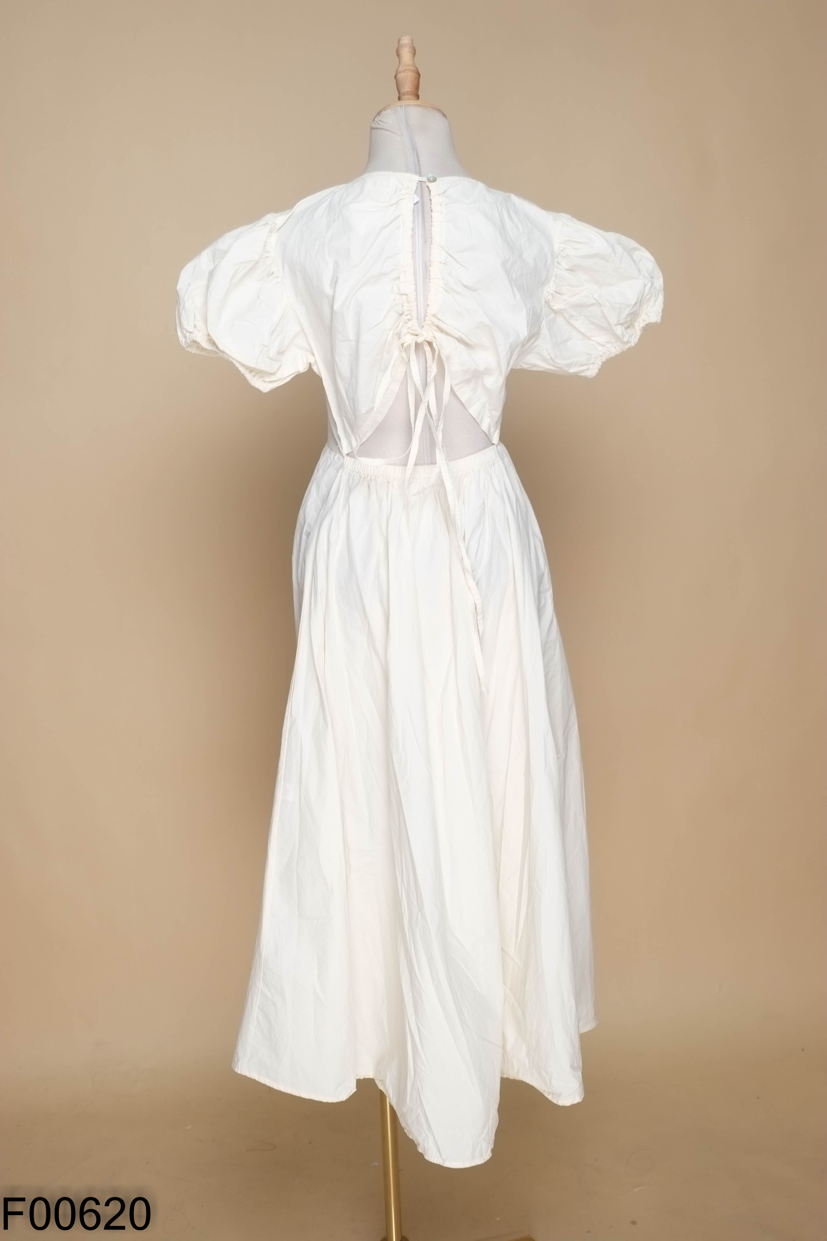 Váy kem babydoll hở lưng