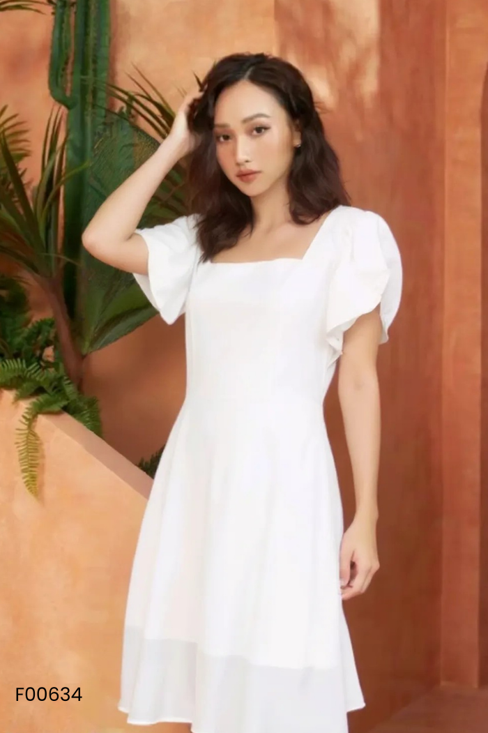 NEWTAG Váy GUMAC trắng cổ vuông