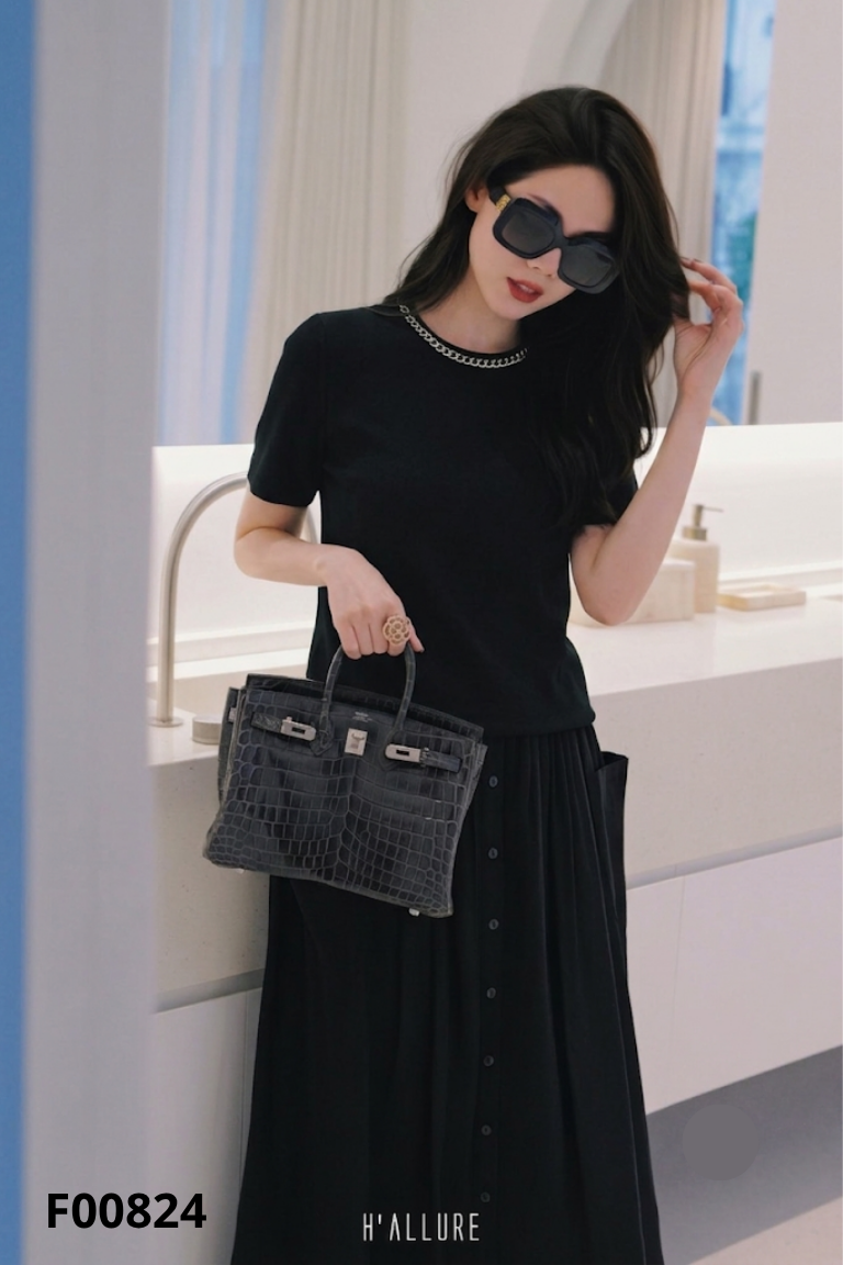 Áo H'ALLURE đen viền kim loại