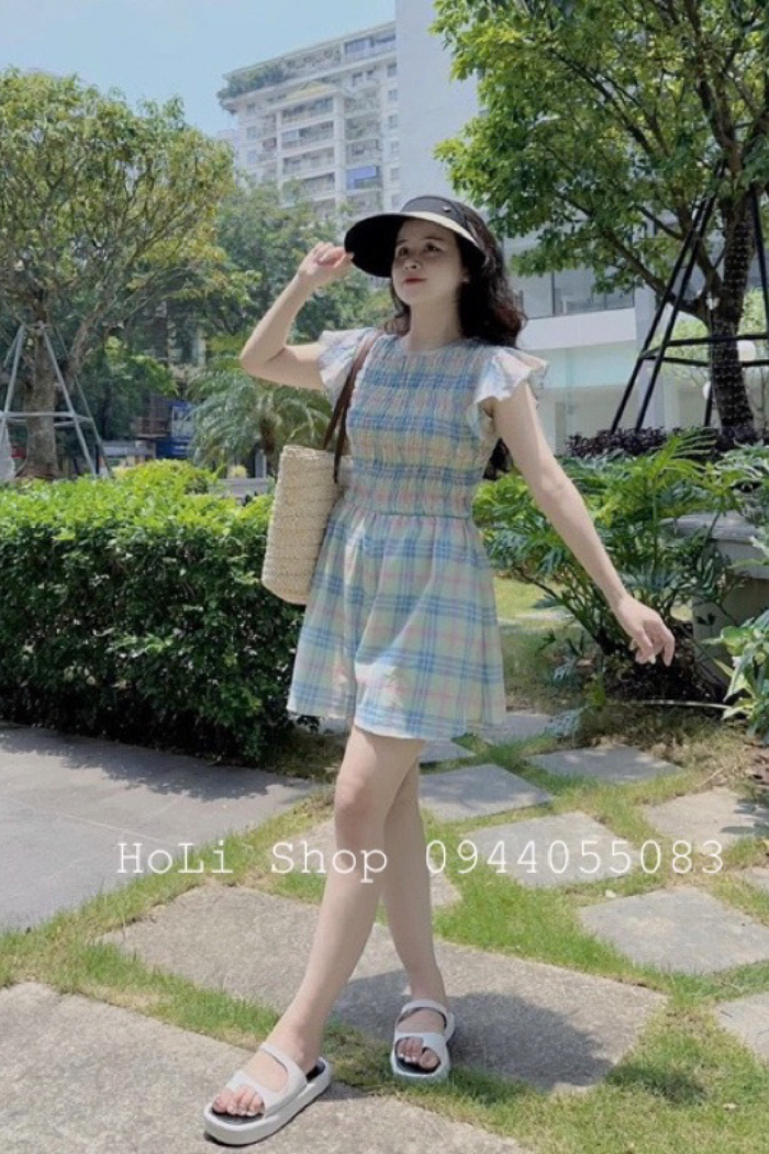 Jumpsuit xanh kẻ