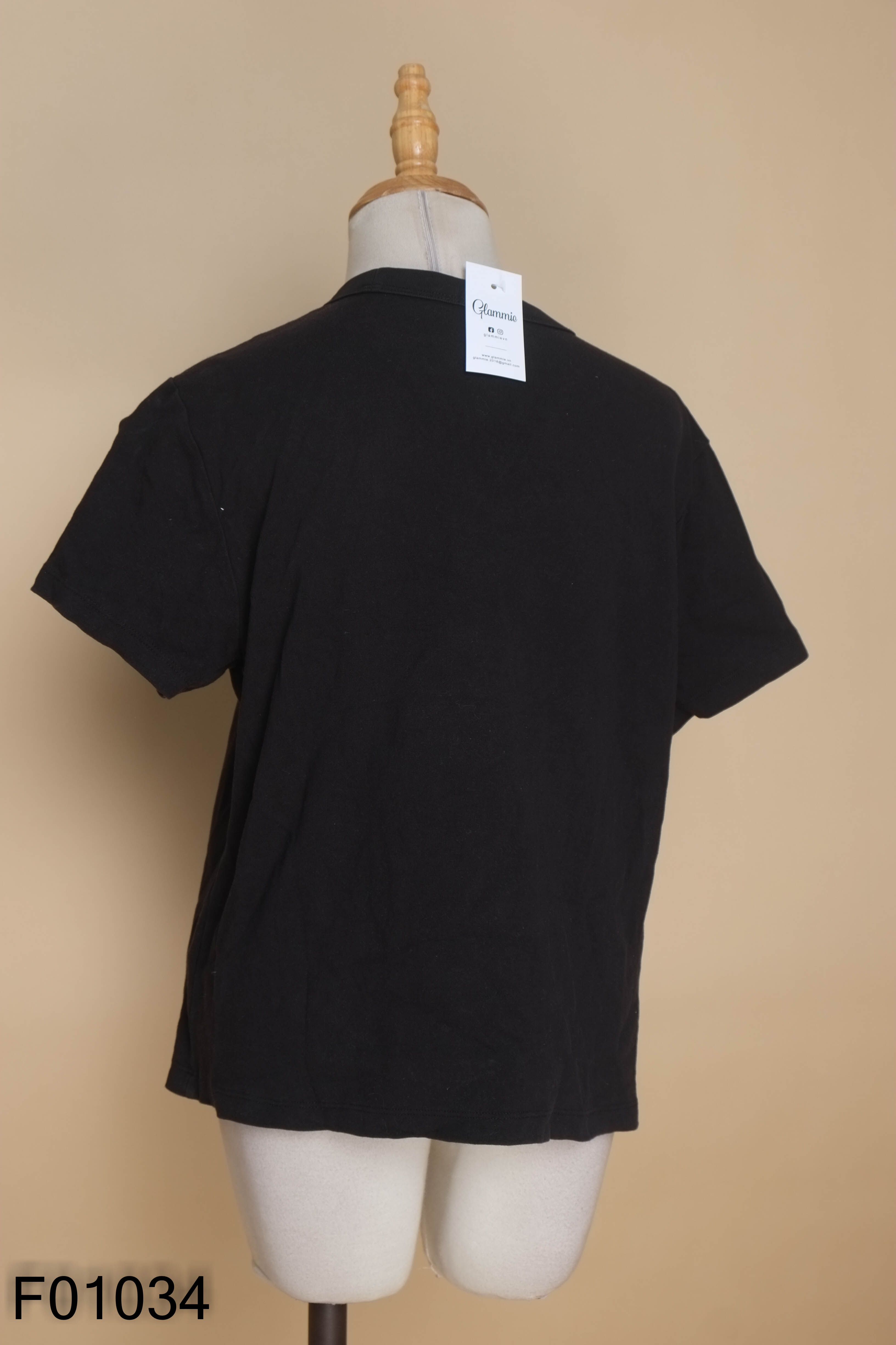 Áo thun đen unisex GU trơn
