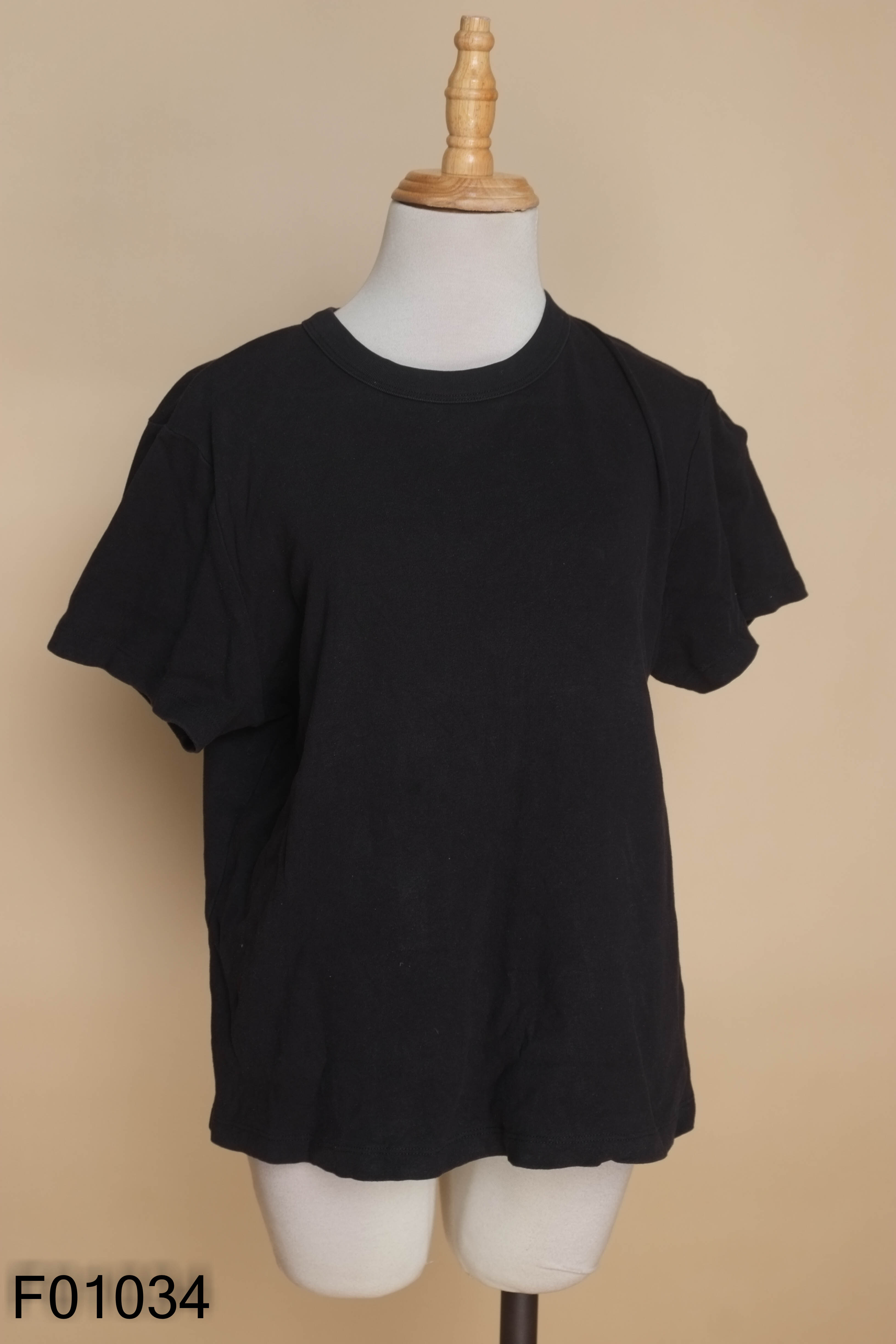 Áo thun đen unisex GU trơn