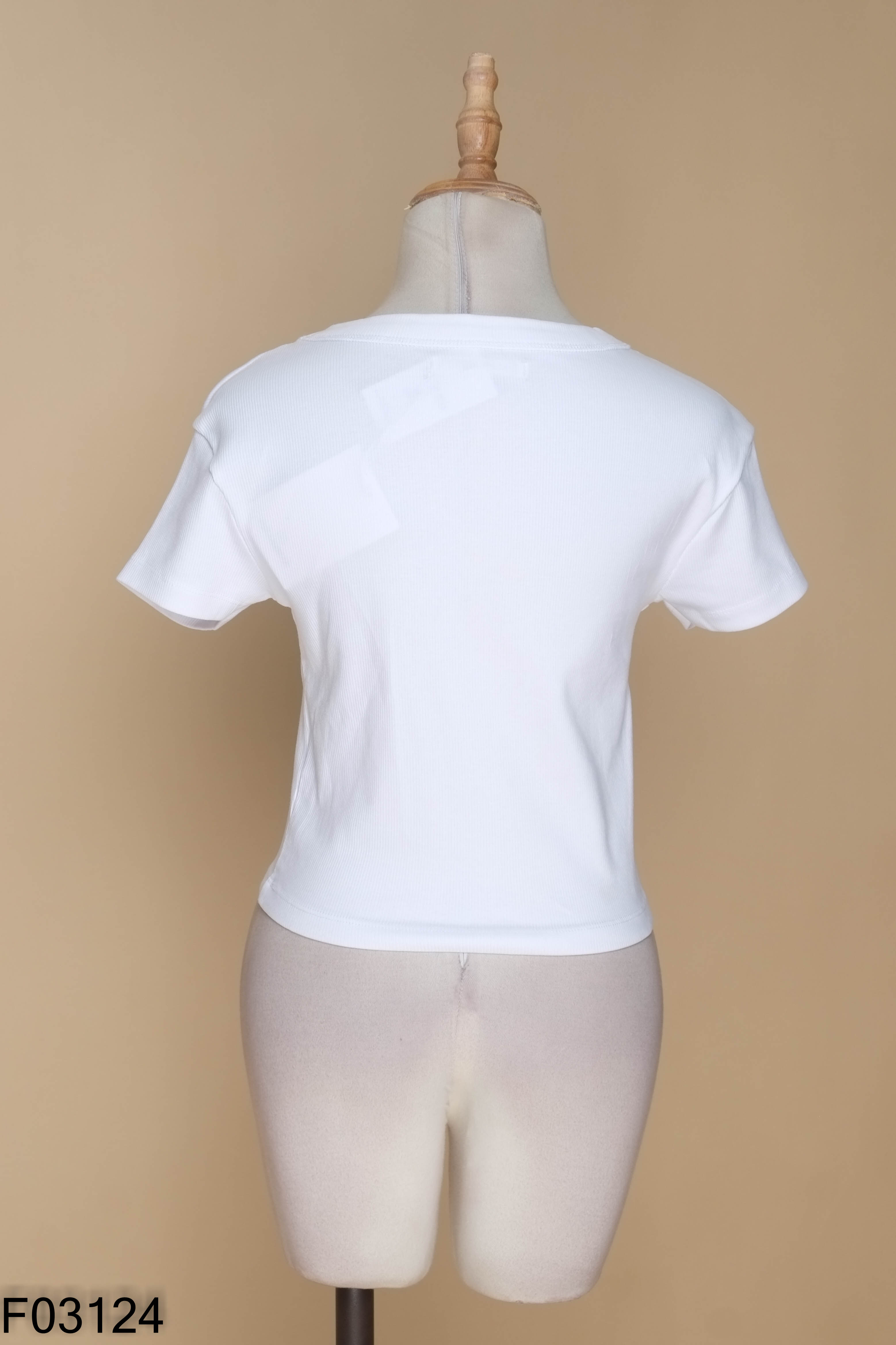 NEWTAG Áo PULL BEAR trắng croptop