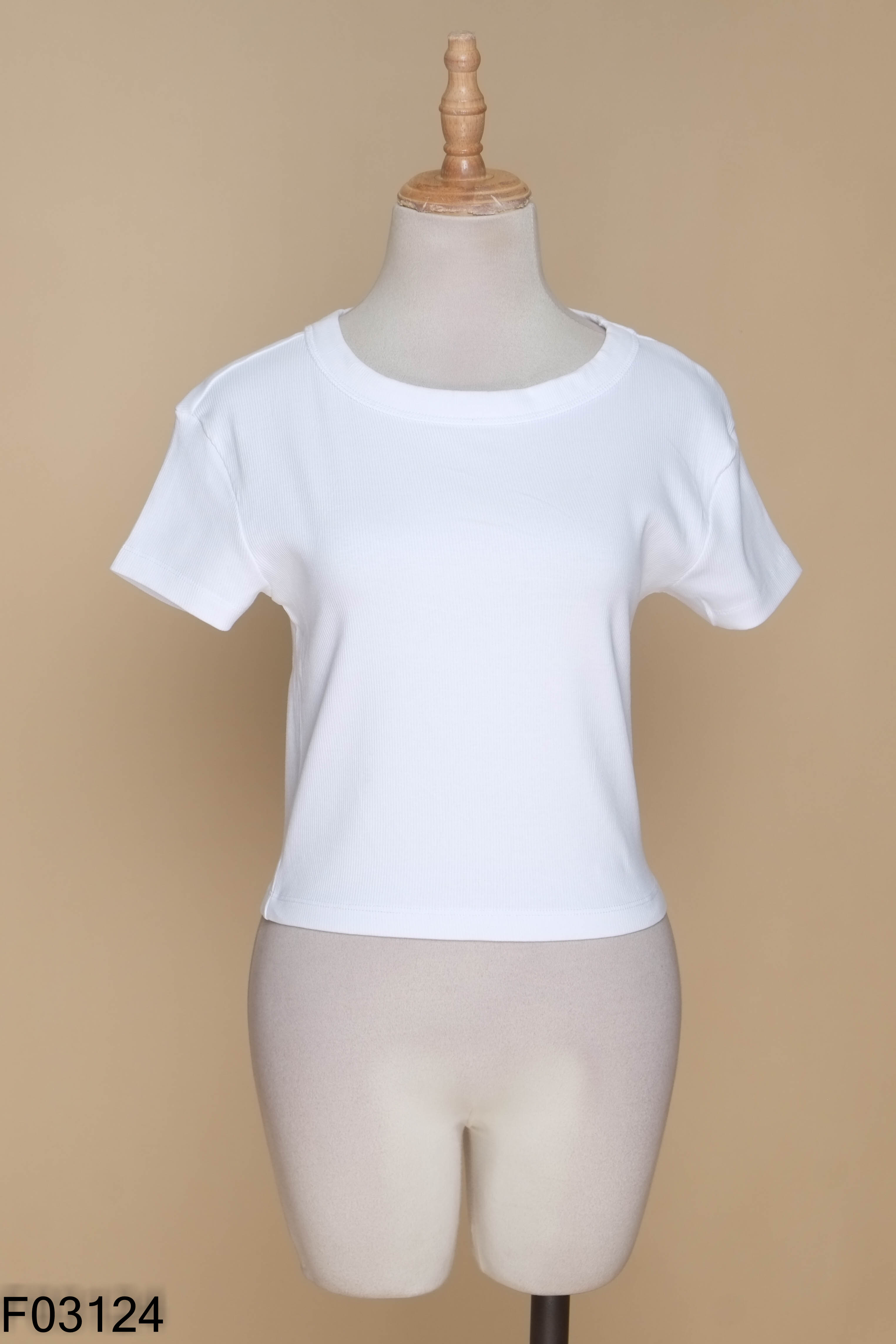 NEWTAG Áo PULL BEAR trắng croptop