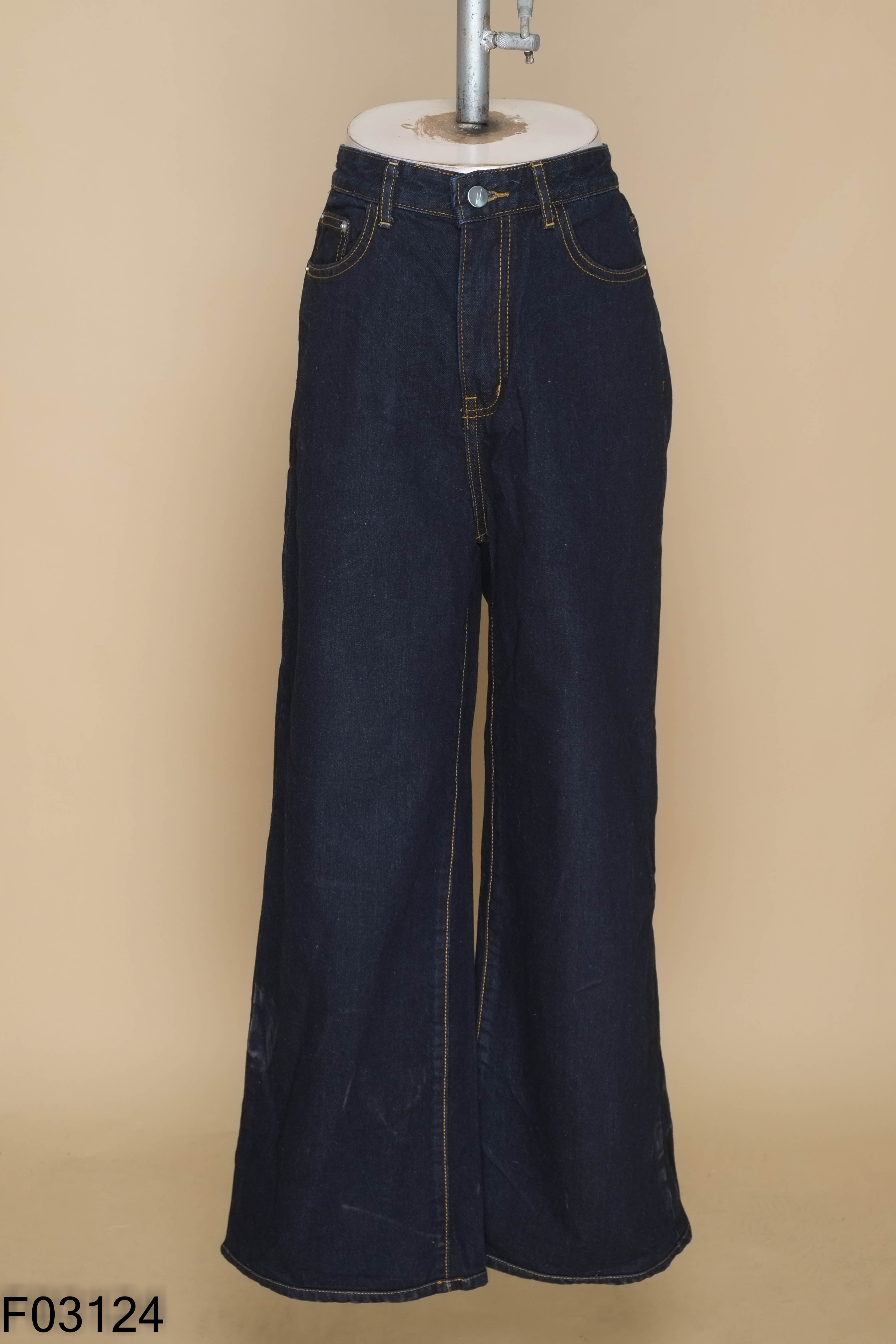 Quần jeans xanh ống suông\