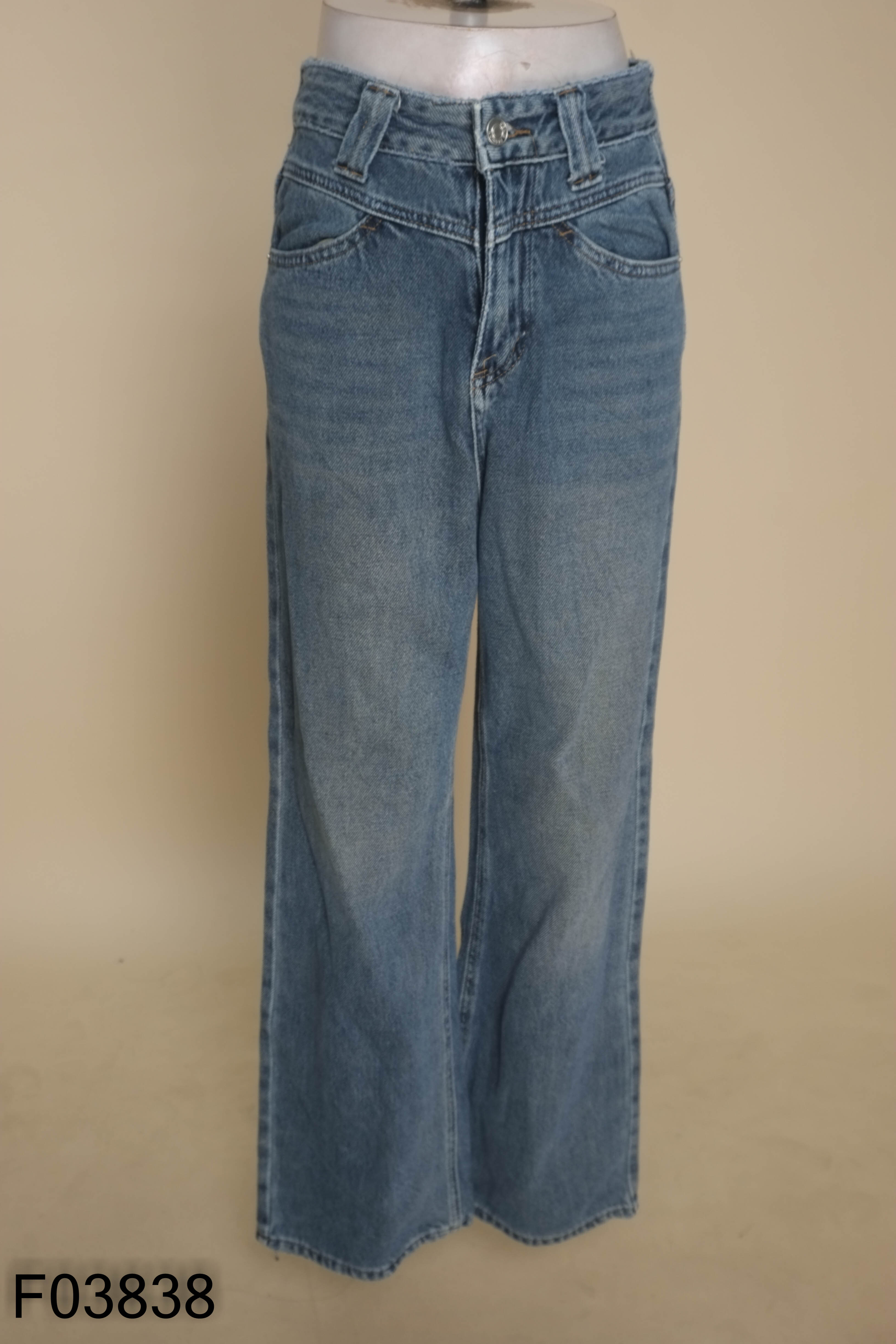 Quần jeans xanh trơn suông