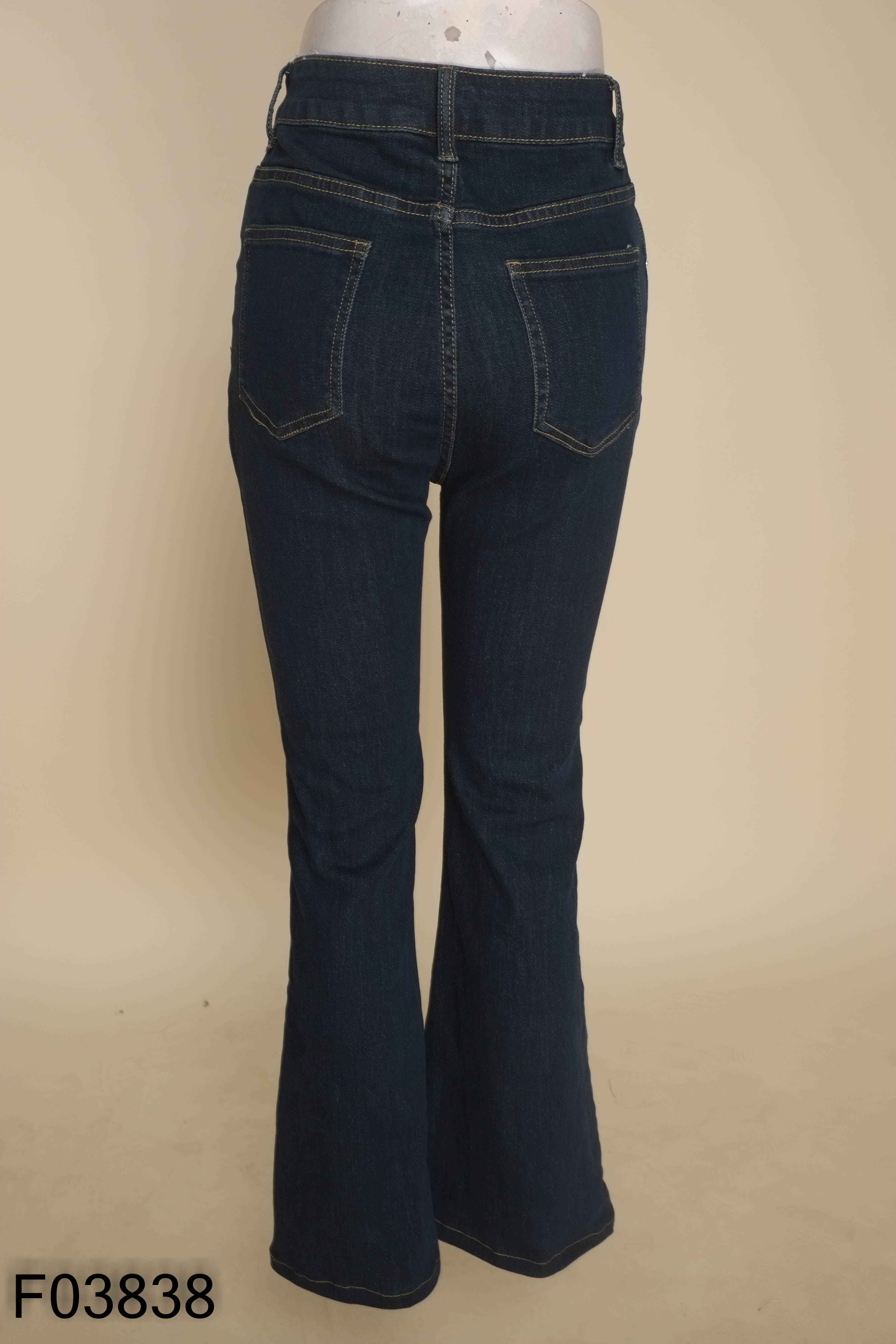 Quần jeans xanh sẫm trơn loe