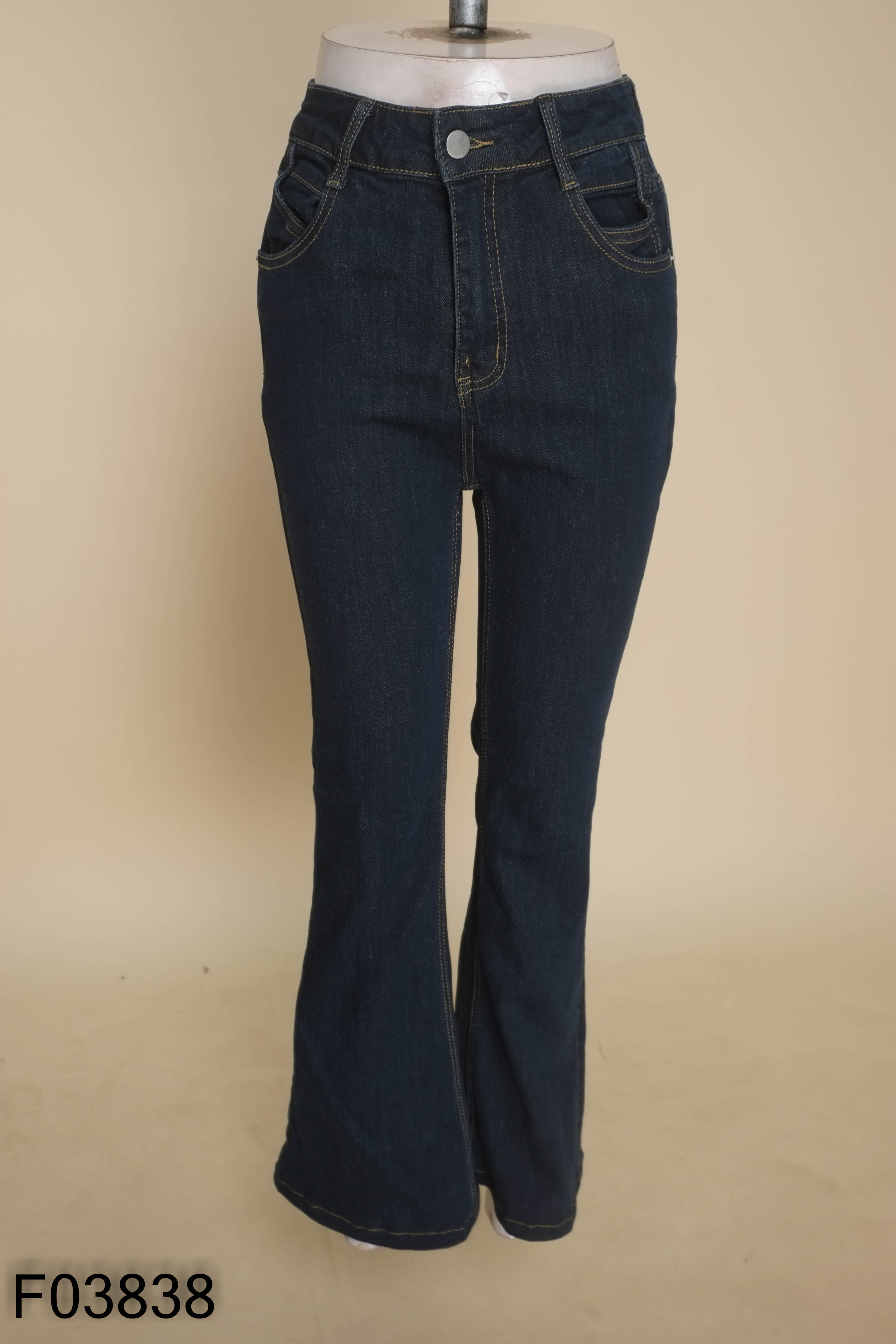 Quần jeans xanh sẫm trơn loe