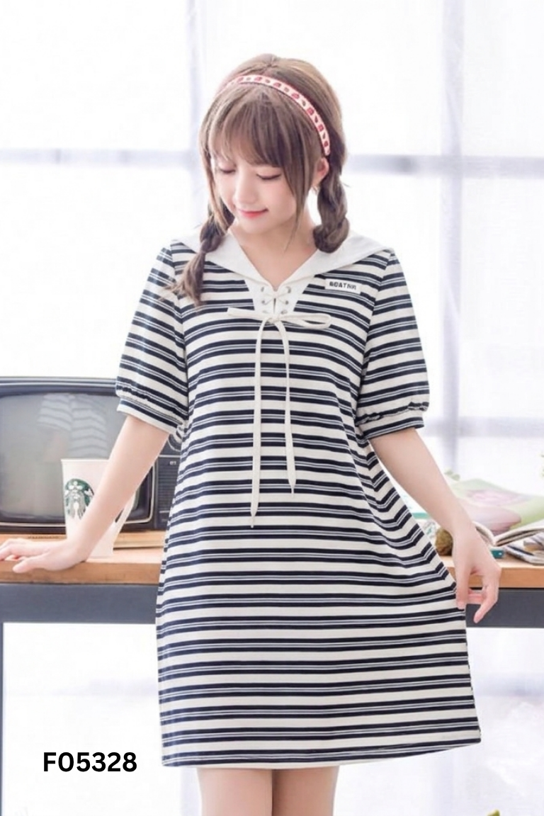 Váy be kẻ đen cổ vạt
