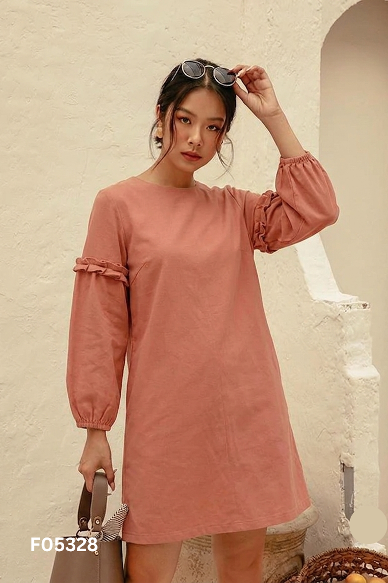Váy hồng tay phồng viền bèo
