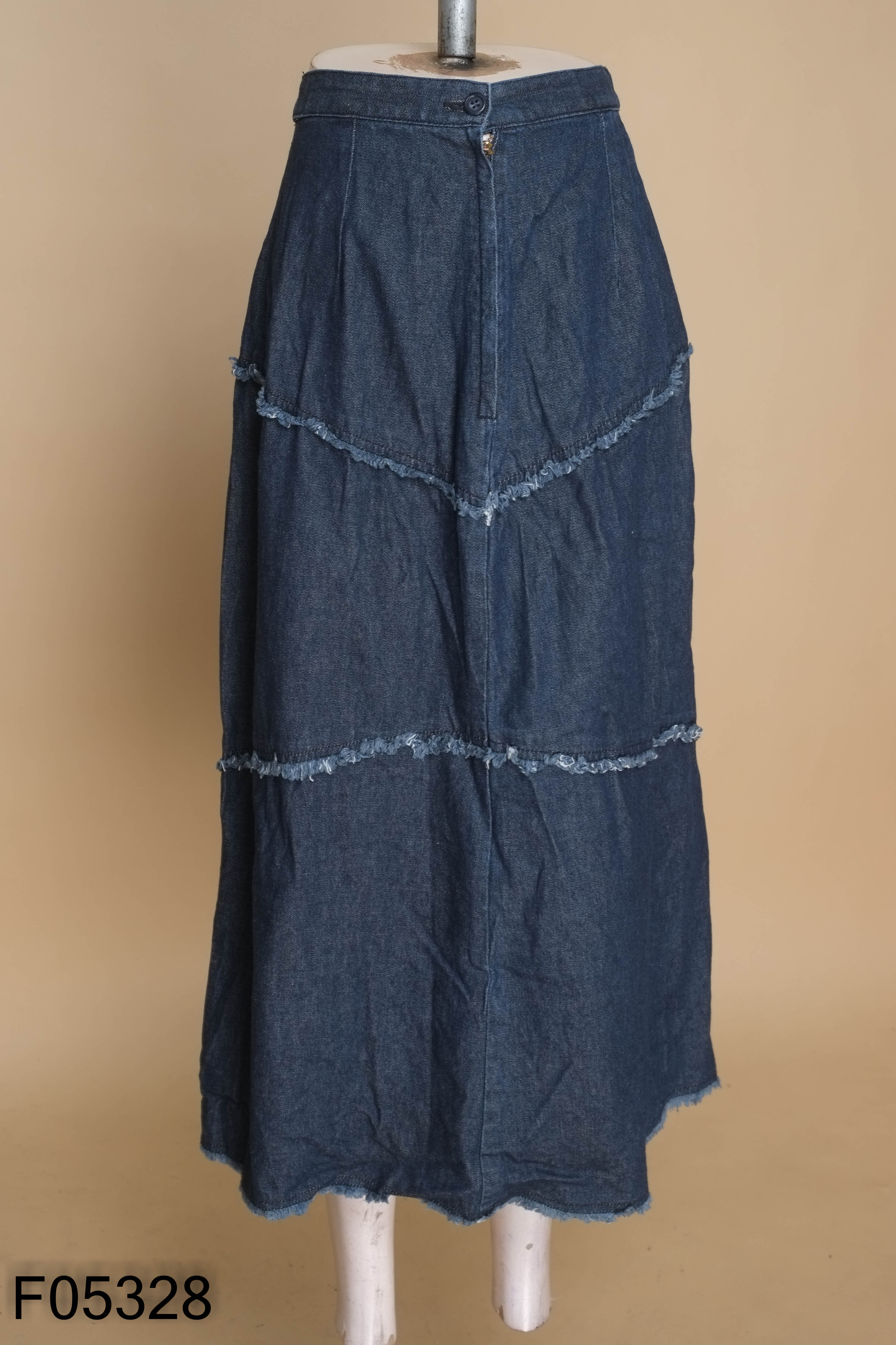 Chân váy jeans xanh viền tua rua
