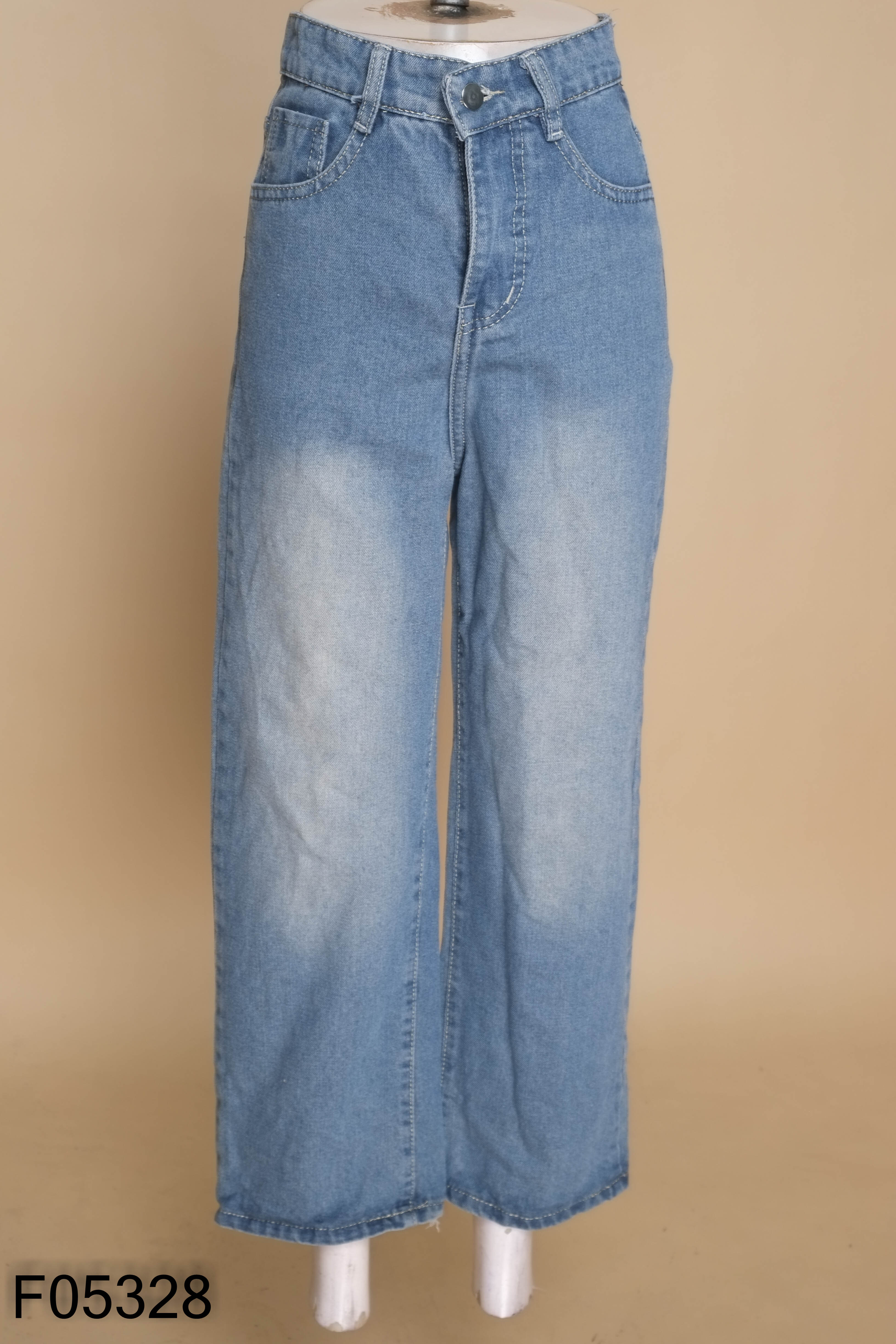Quần jeans xanh trơn