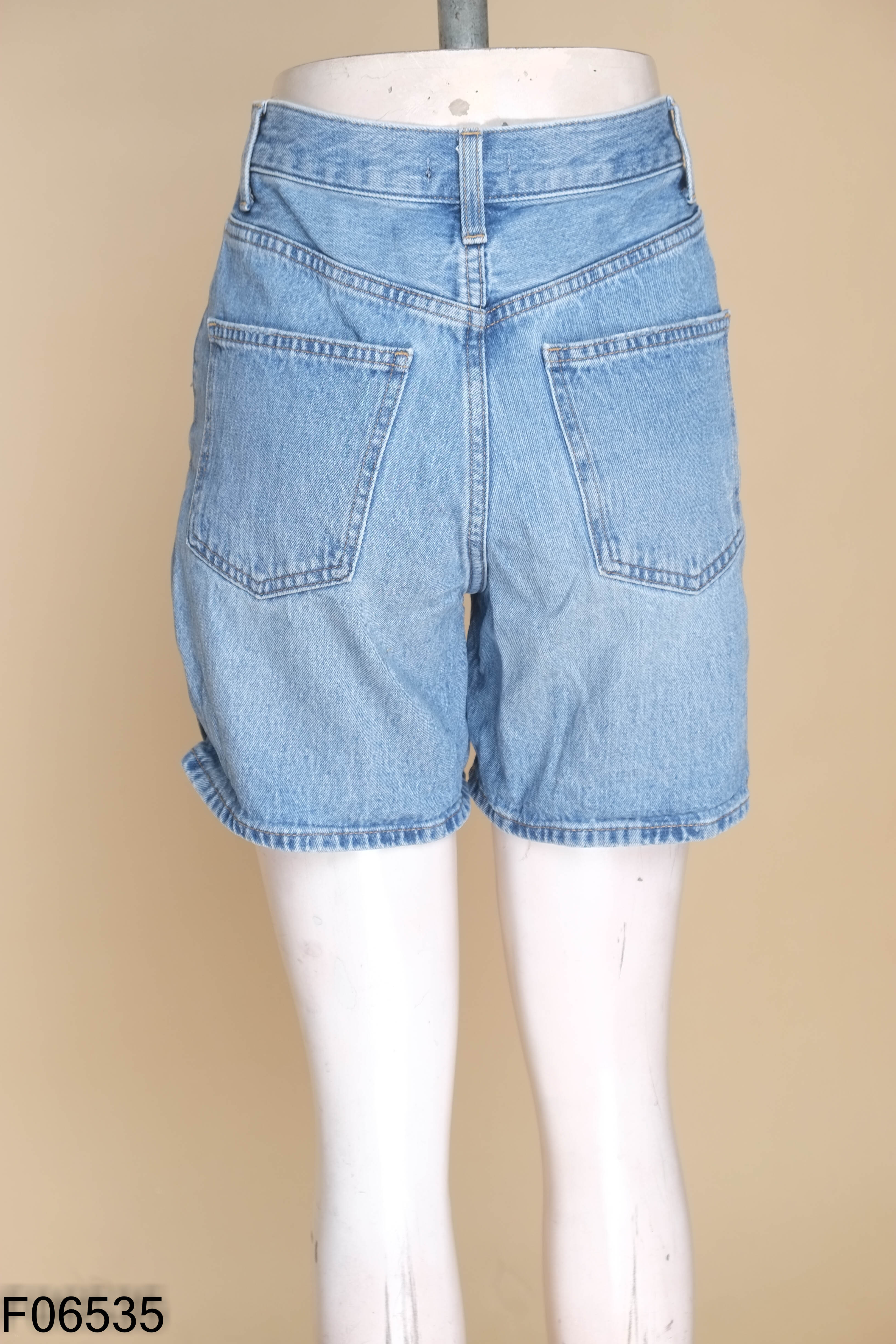 Quần shorts jean xanh UNIQLO