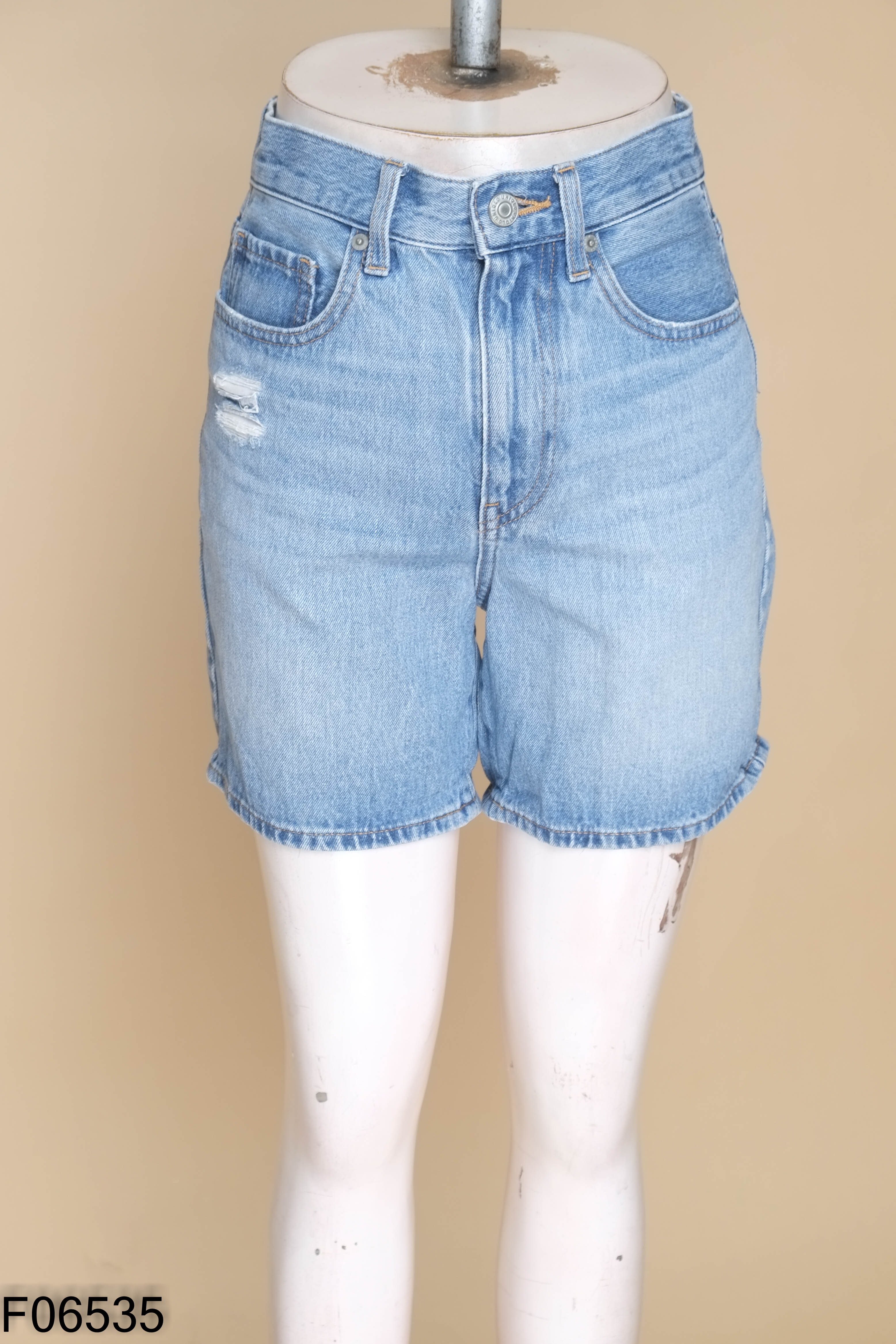 Quần shorts jean xanh UNIQLO