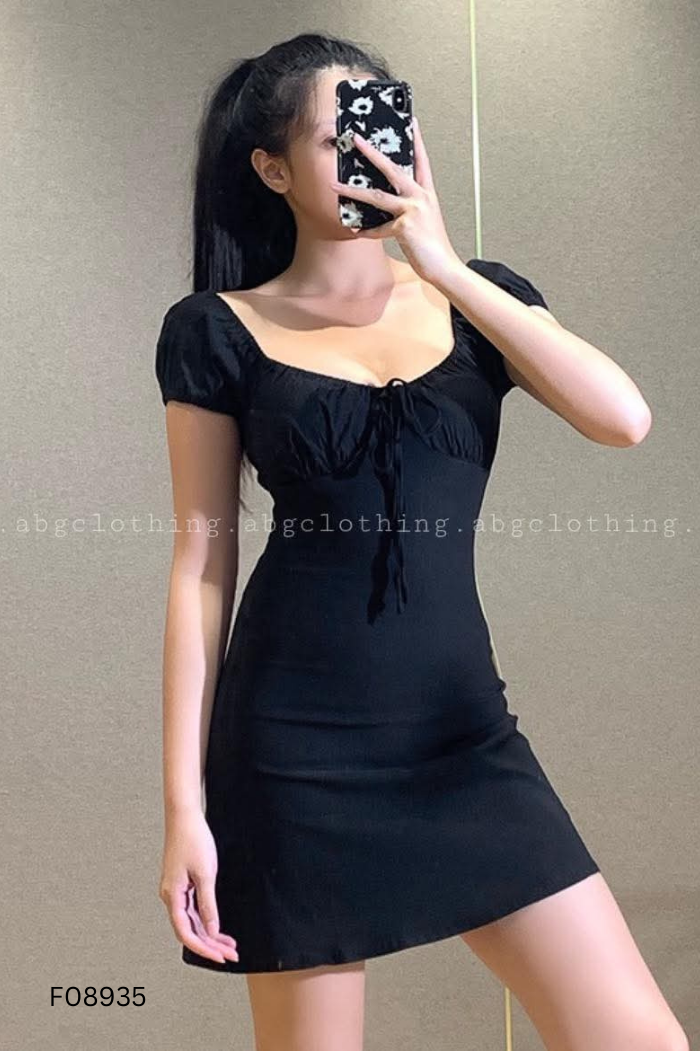 Váy body đen chun vai
