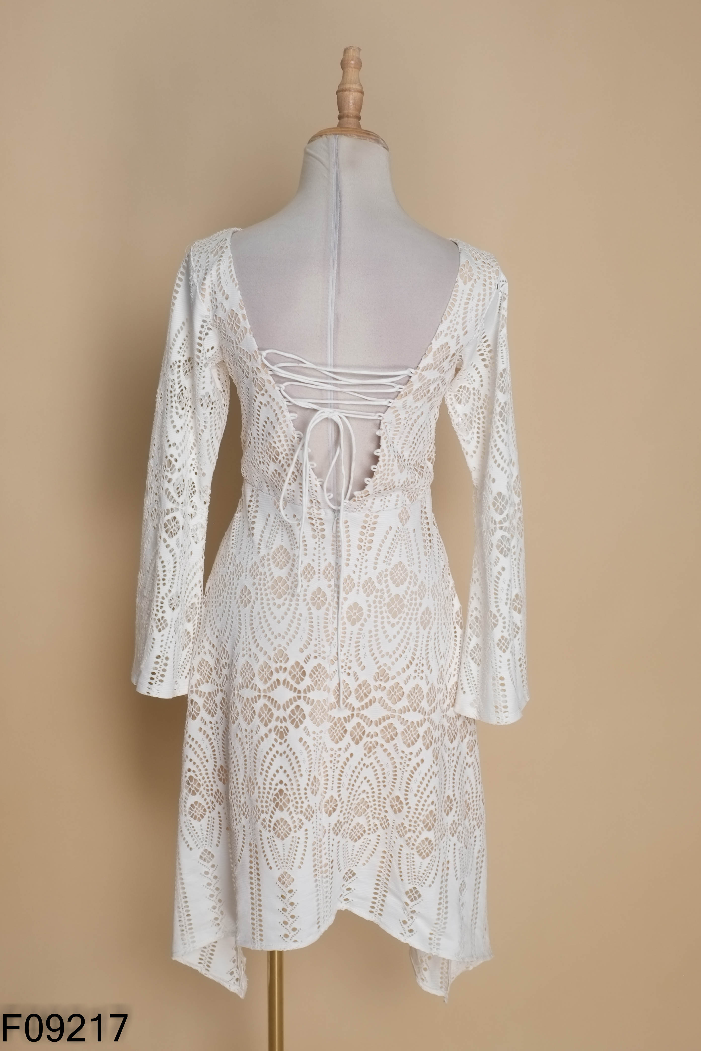 Váy SÒ VINTAGE ren trắng
