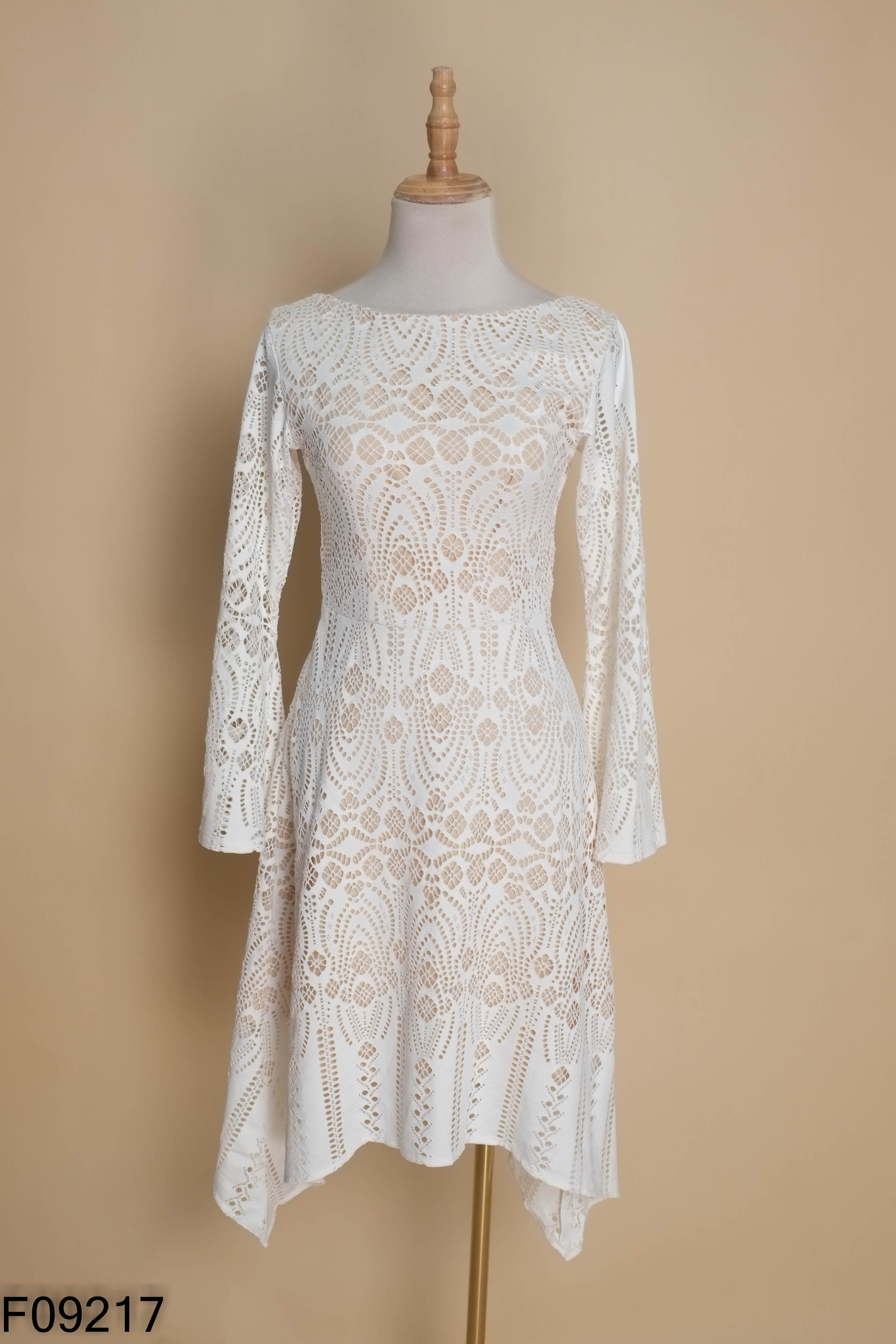 Váy SÒ VINTAGE ren trắng