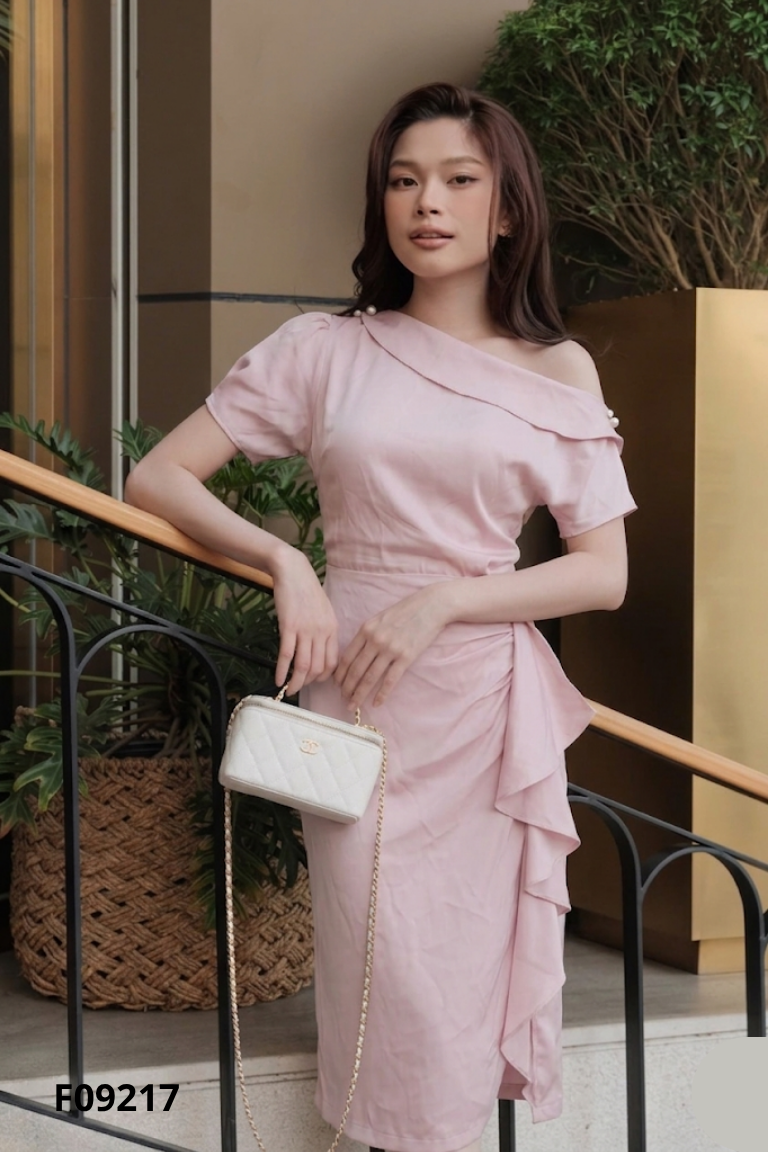 Váy REU by H lụa hồng đính ngọc