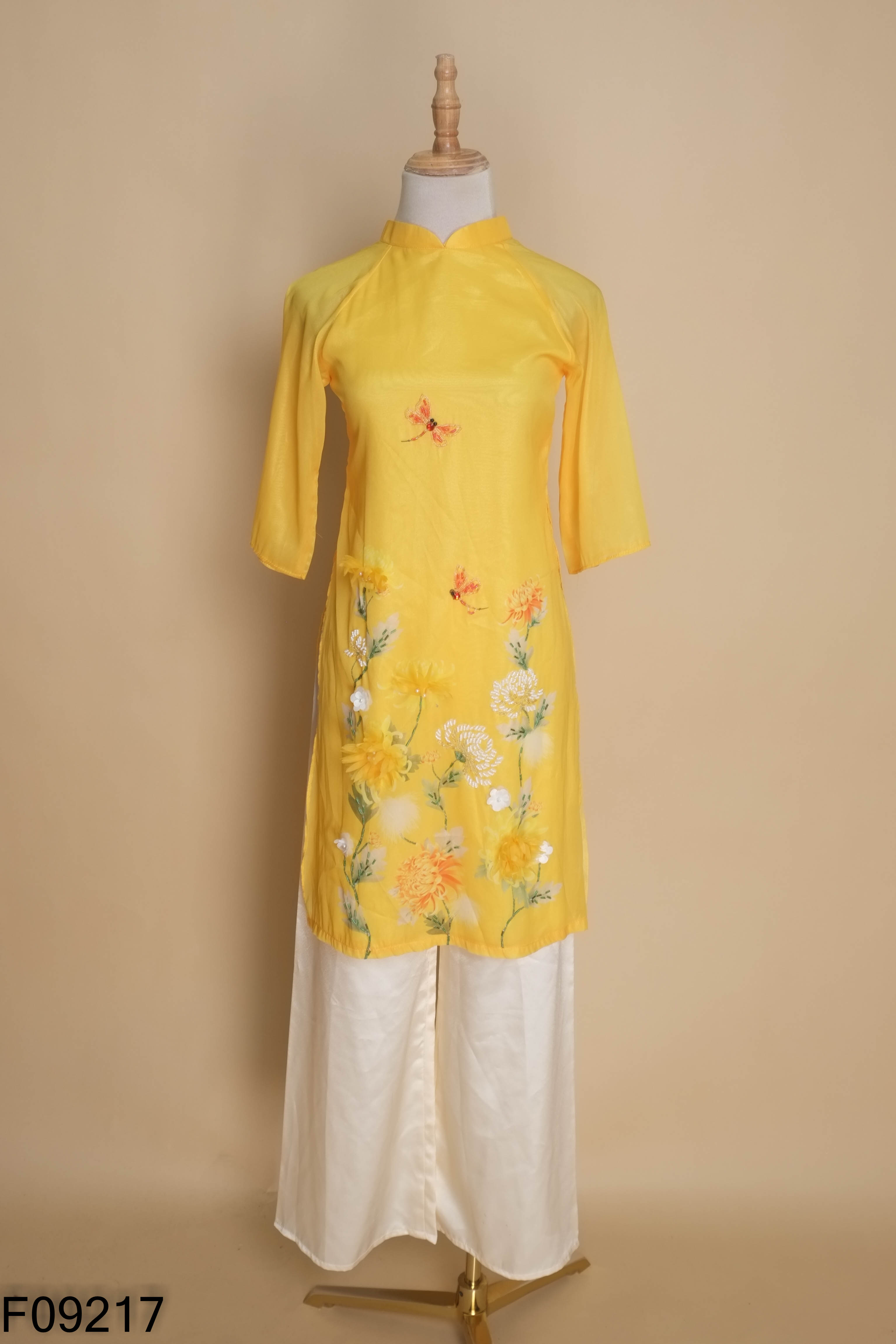 Set áo dài vàng họa tiết hoa + quần lụa kid