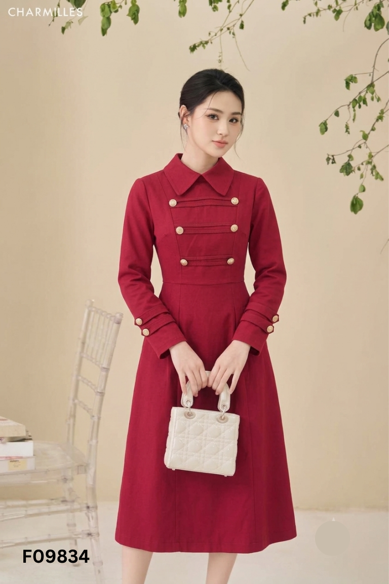 Váy đỏ cổ sơ mi cúc vàng