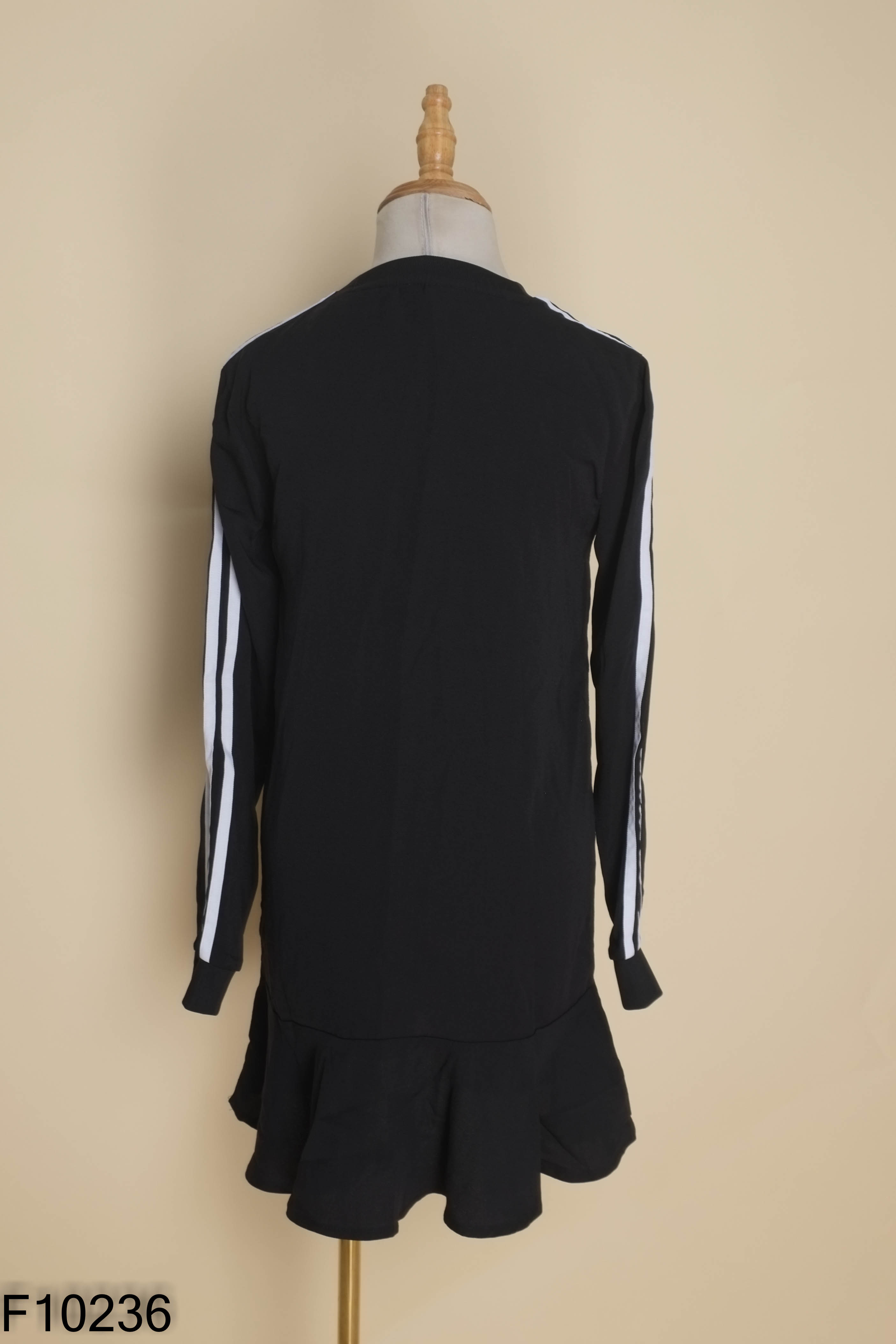 Váy đen ADIDAS sọc trắng