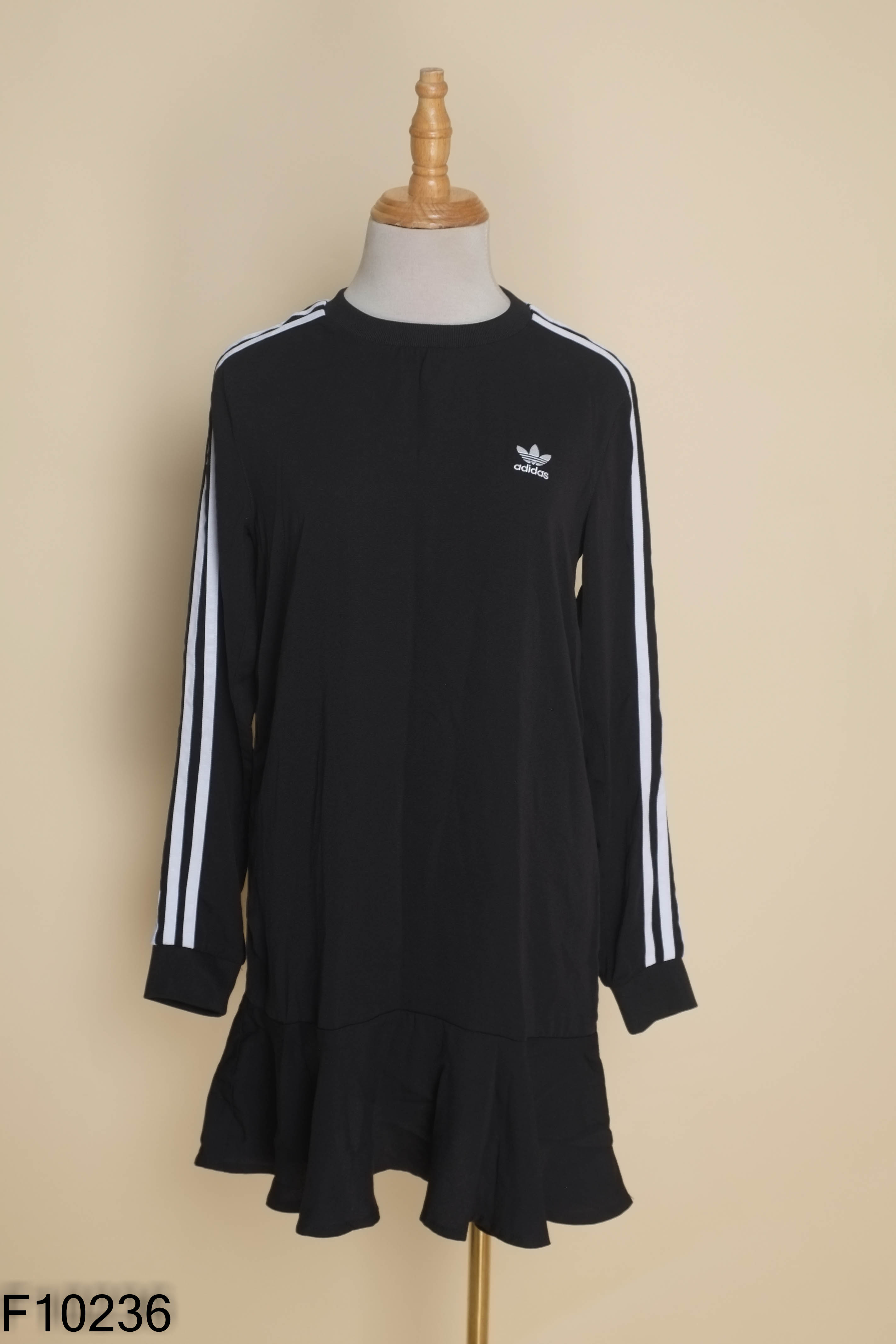Váy đen ADIDAS sọc trắng
