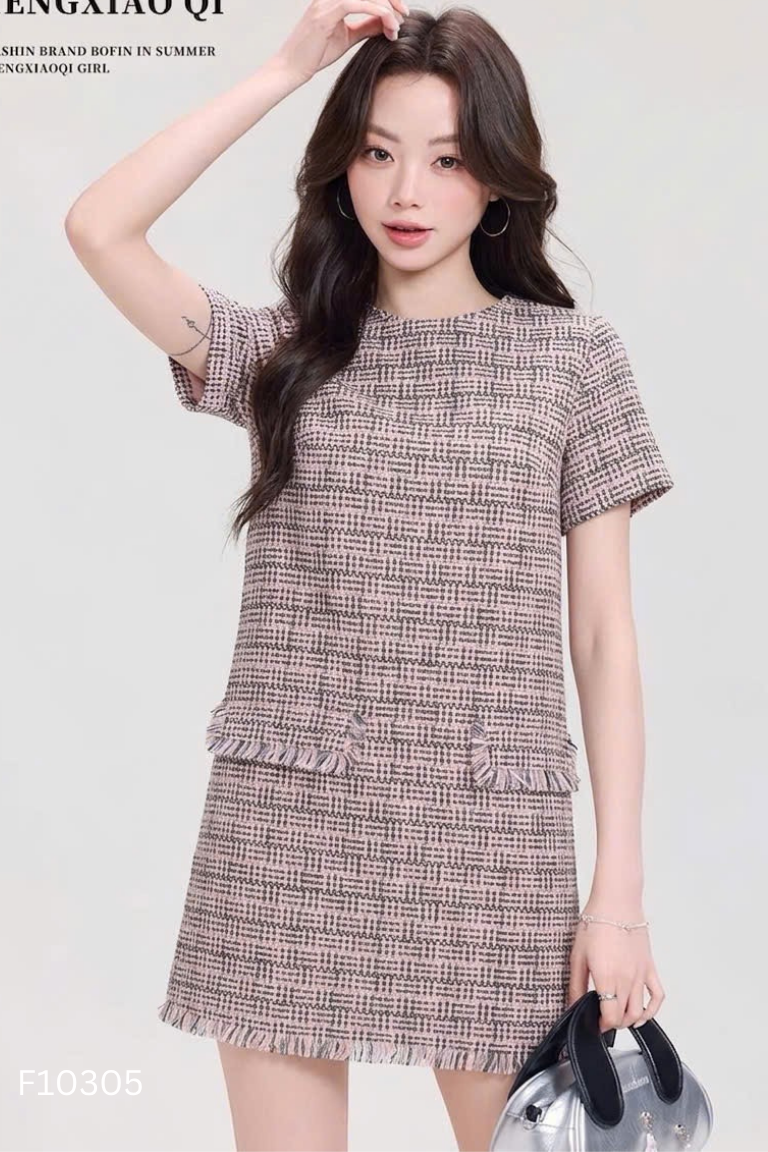 Váy dạ hồng kẻ đen dáng suông
