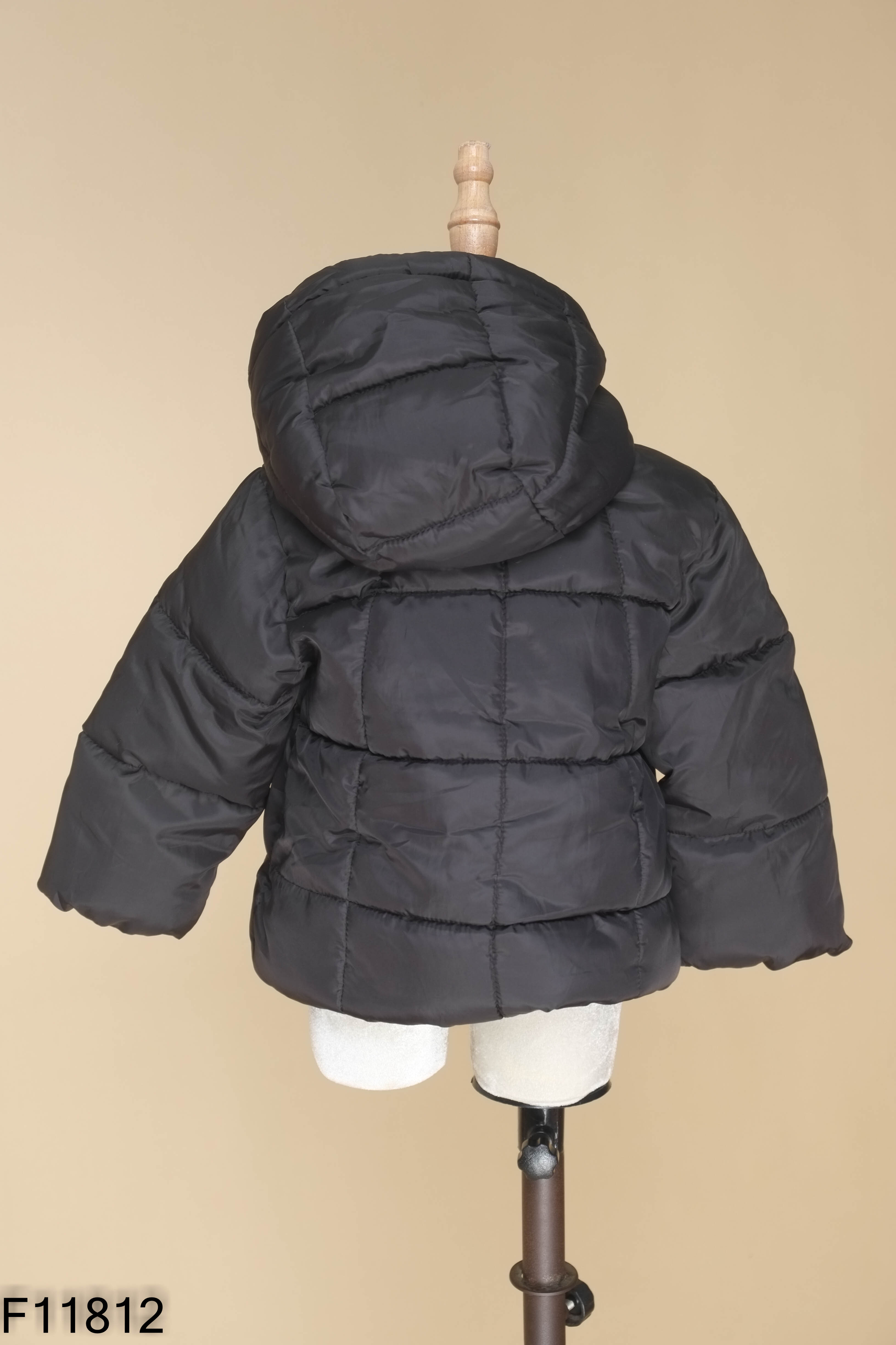 Áo khoác trần bông ZARA đen KIDS