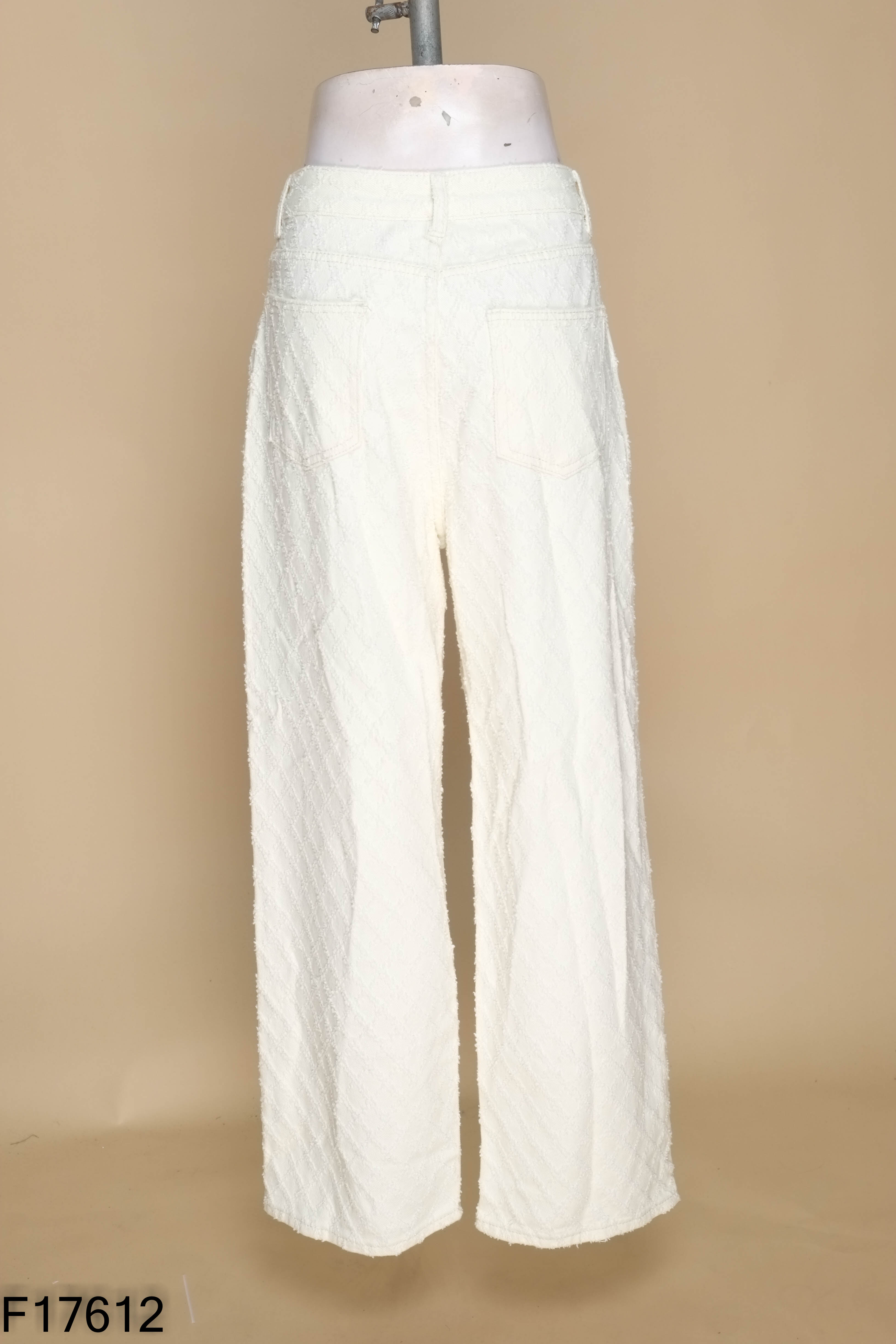 Quần jeans be rách
