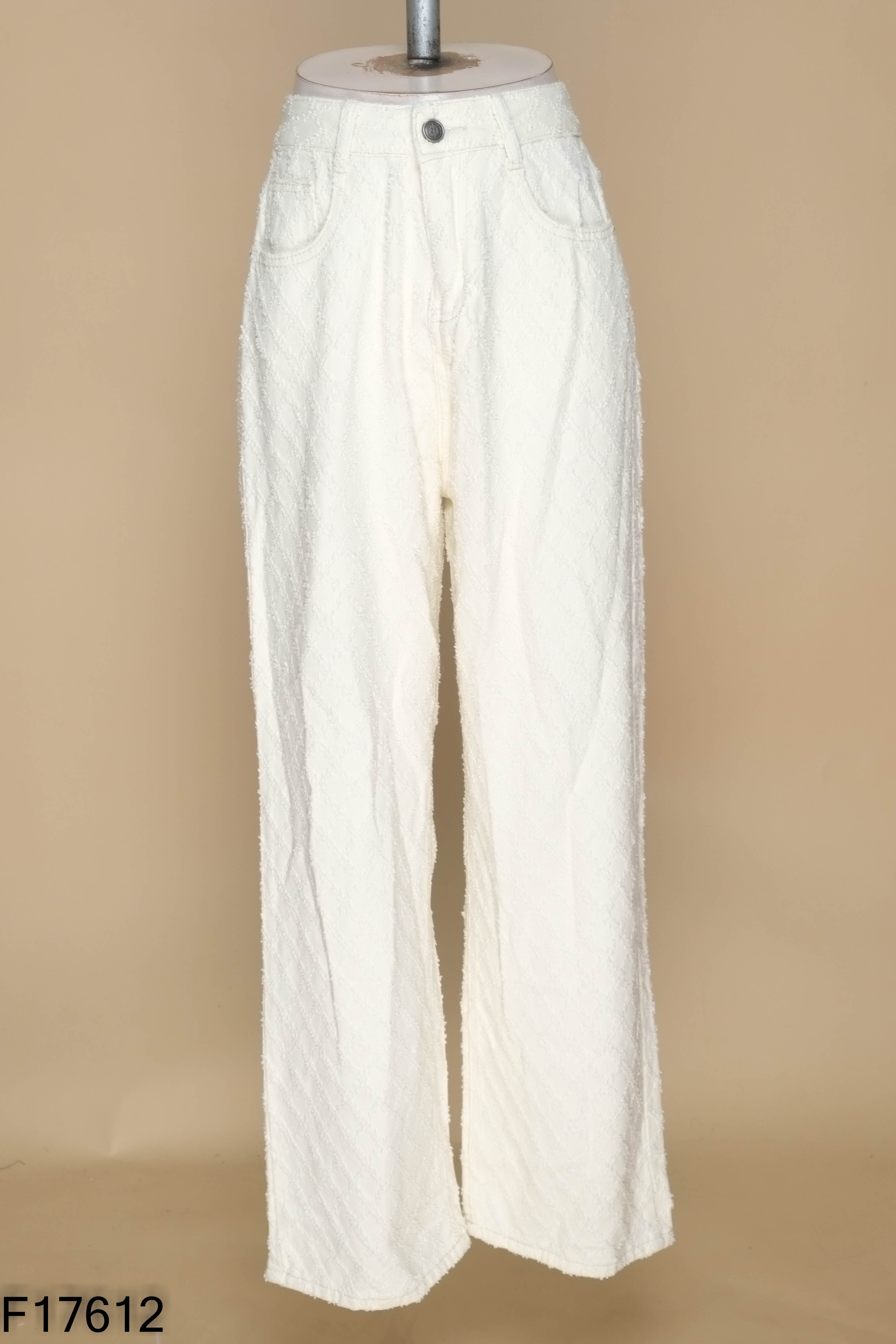Quần jeans be rách